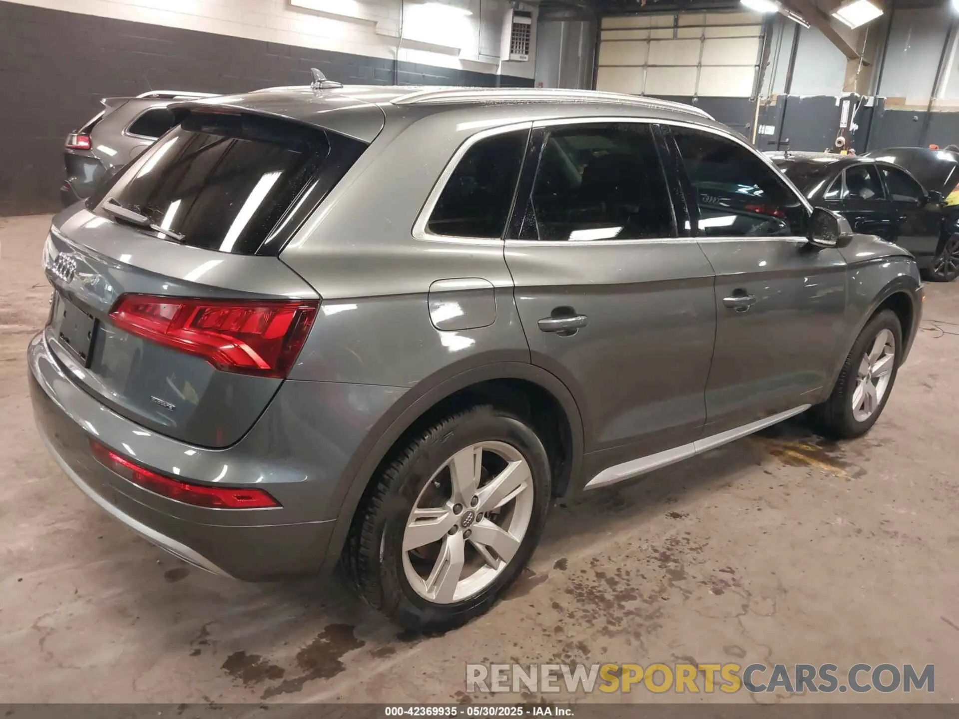 4 Photograph of a damaged car WA1BNAFY2K2116508 AUDI Q5 2019