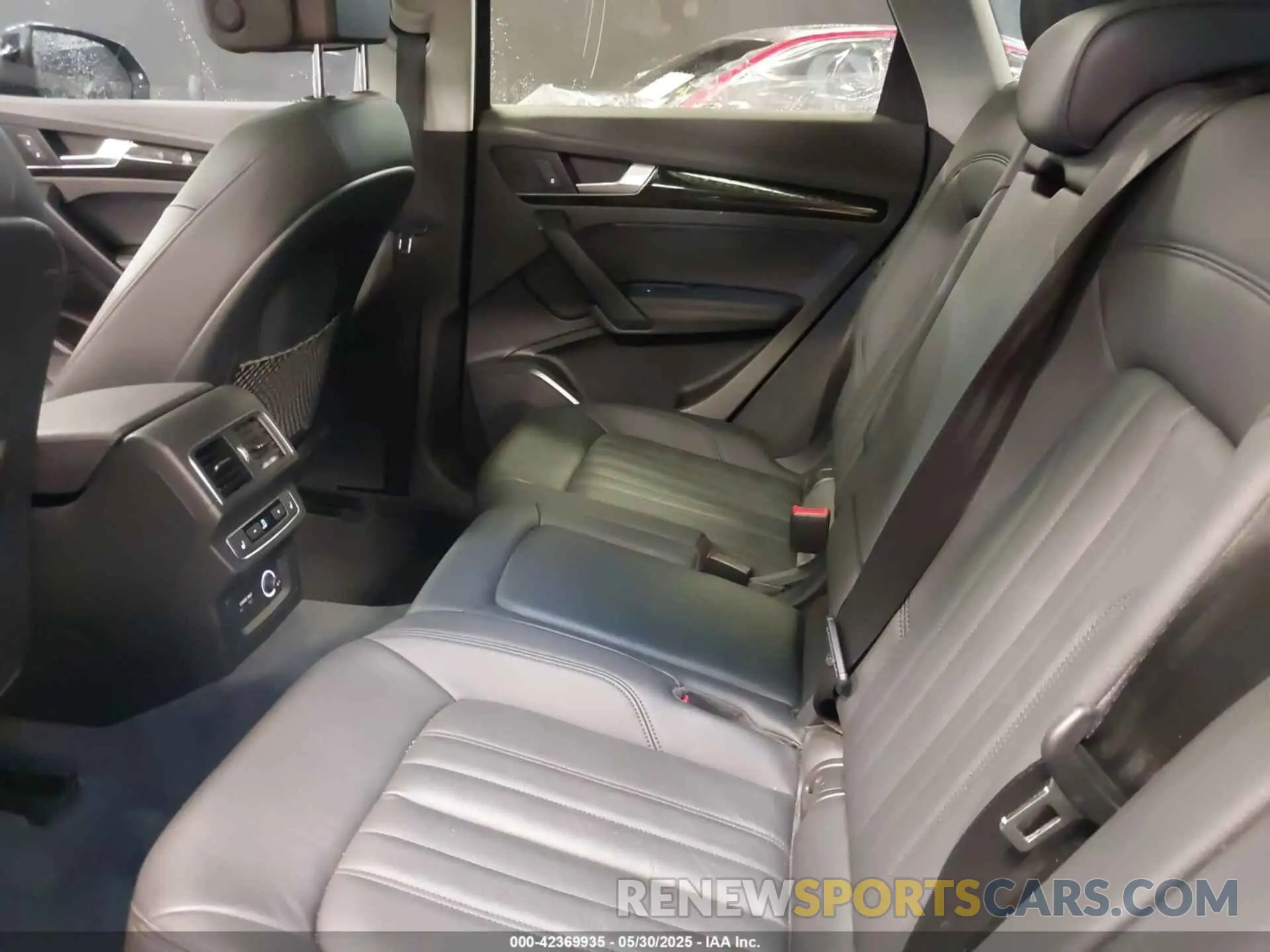 8 Photograph of a damaged car WA1BNAFY2K2116508 AUDI Q5 2019