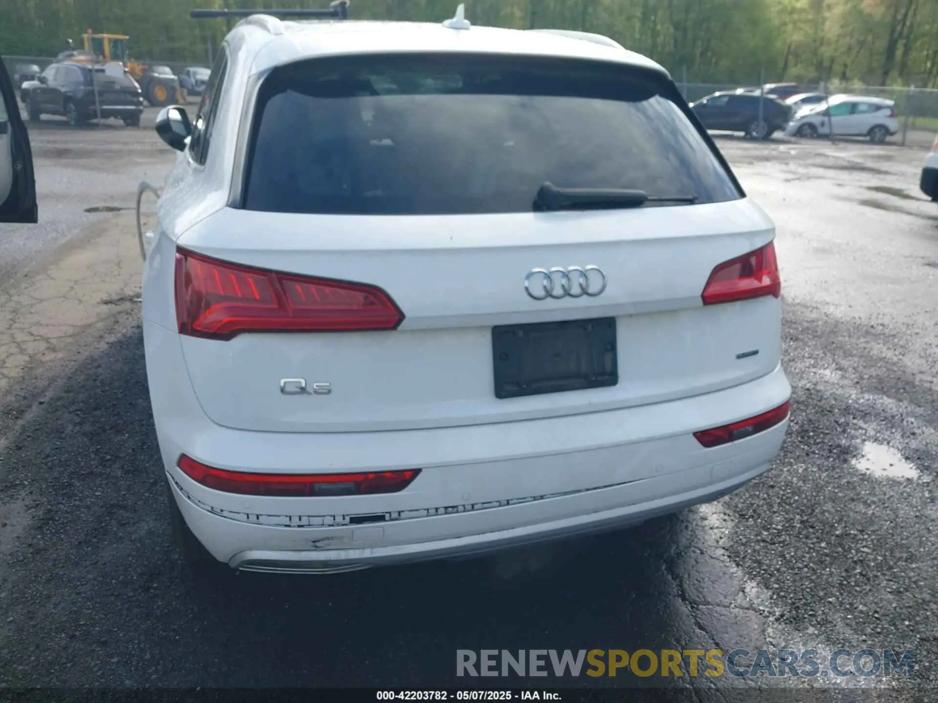 17 Photograph of a damaged car WA1BNAFY2K2128903 AUDI Q5 2019
