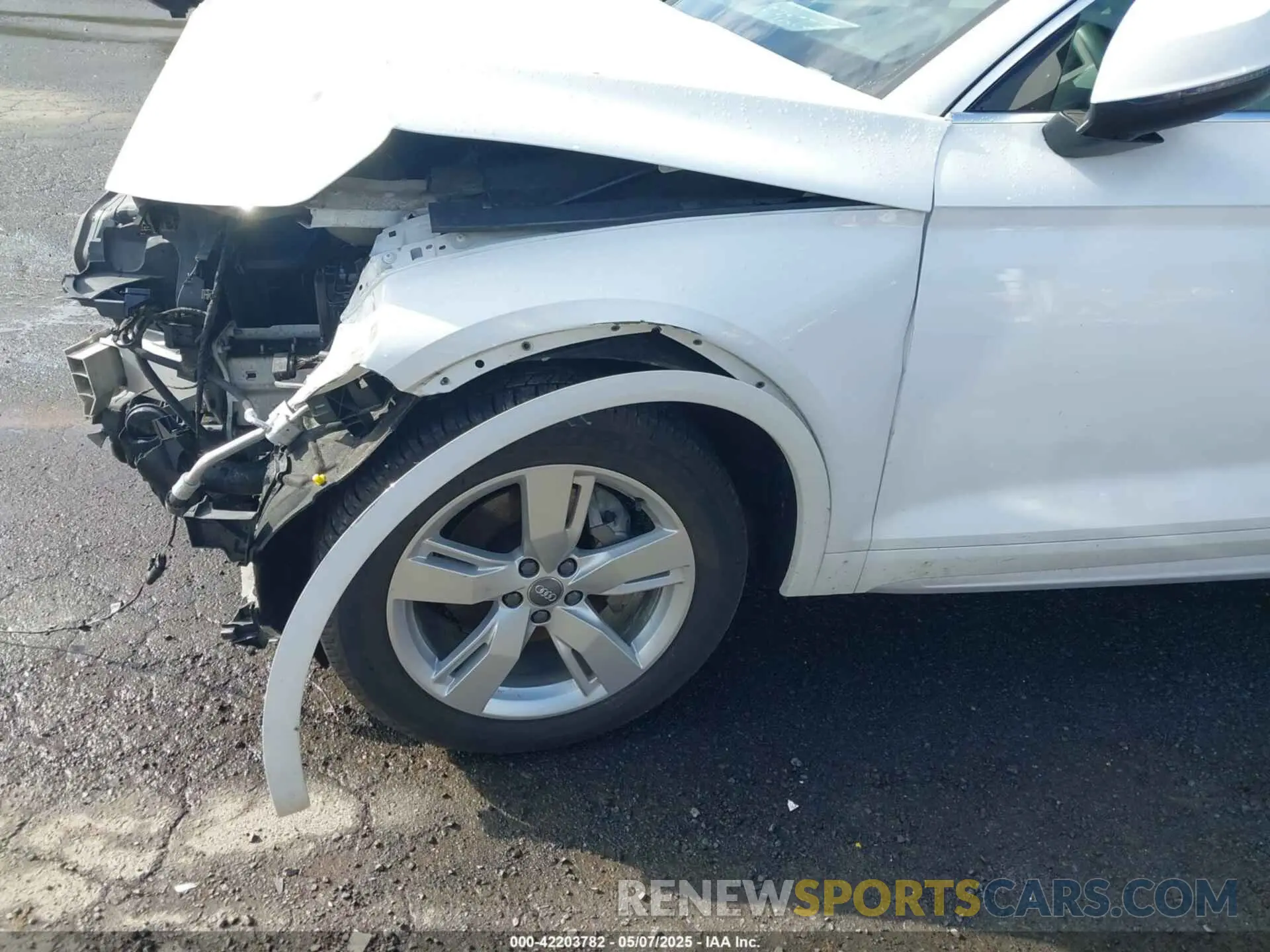 18 Photograph of a damaged car WA1BNAFY2K2128903 AUDI Q5 2019