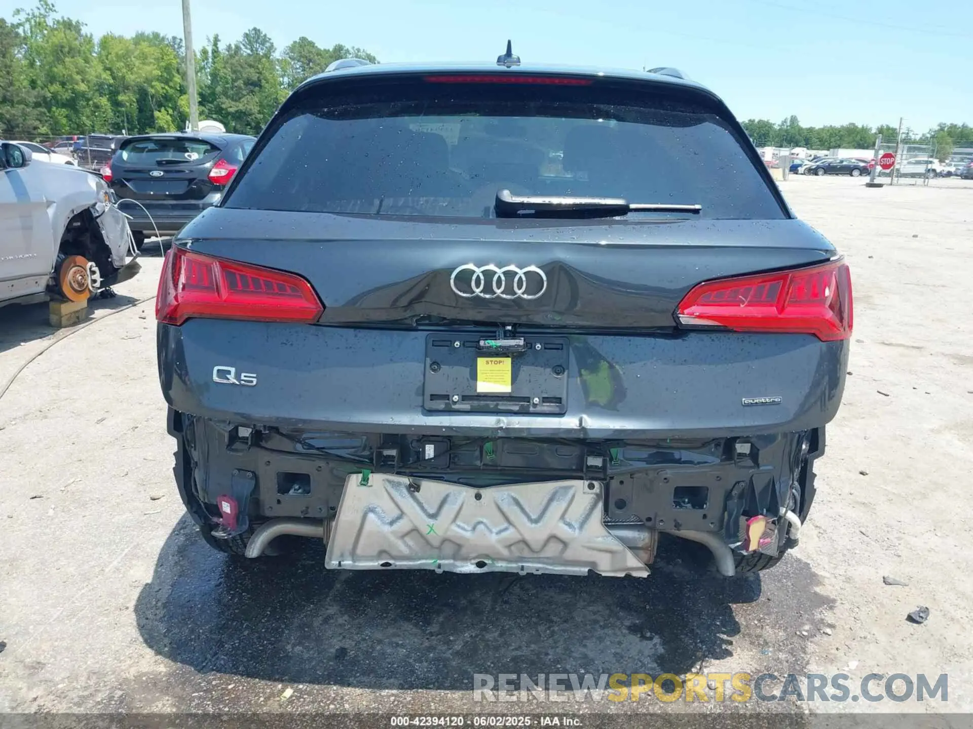 16 Photograph of a damaged car WA1BNAFY2K2136919 AUDI Q5 2019