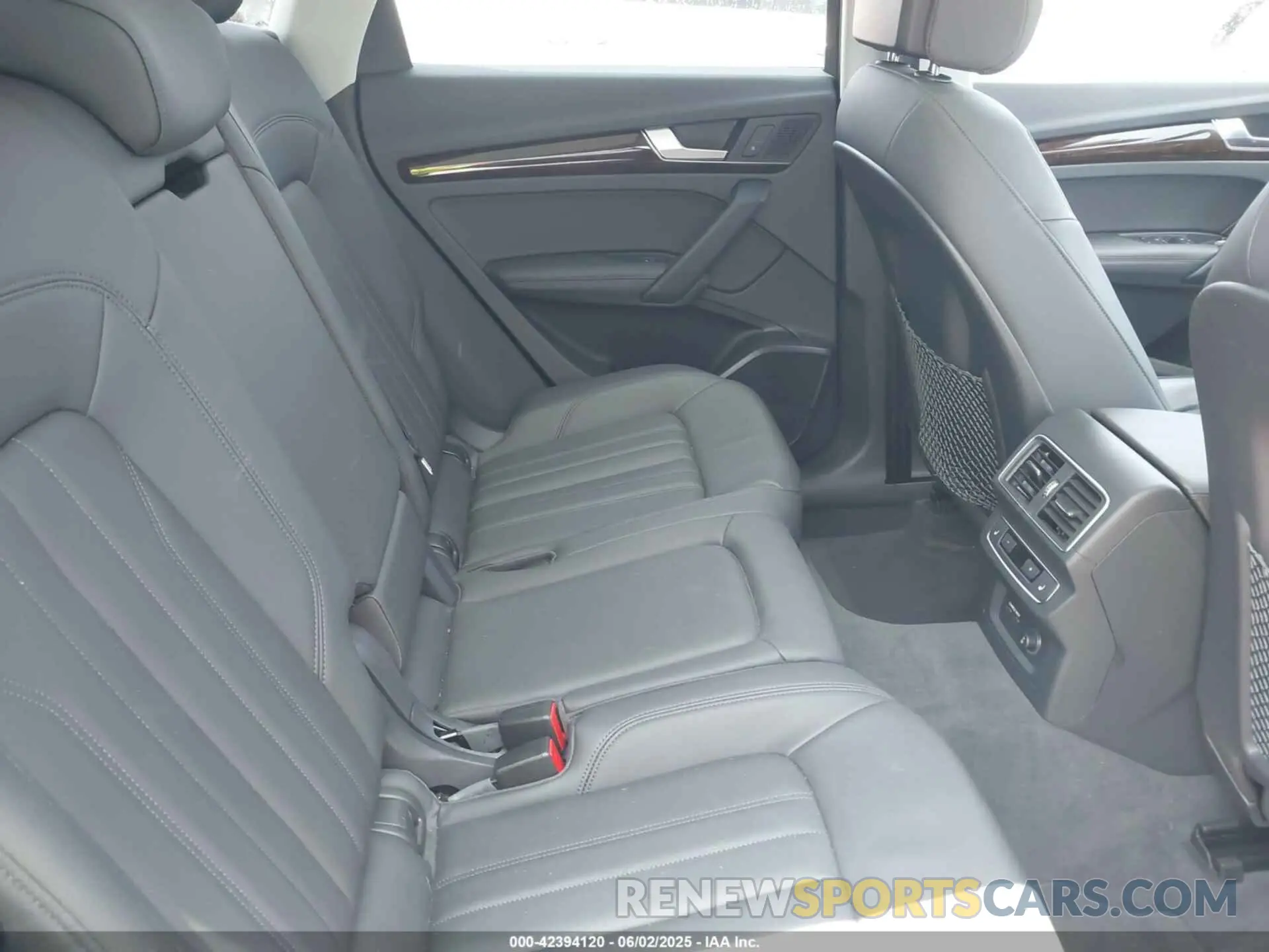 8 Photograph of a damaged car WA1BNAFY2K2136919 AUDI Q5 2019