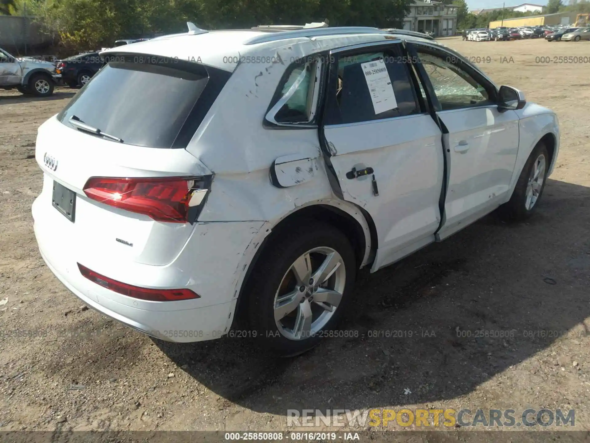 4 Photograph of a damaged car WA1BNAFY3K2019043 AUDI Q5 2019