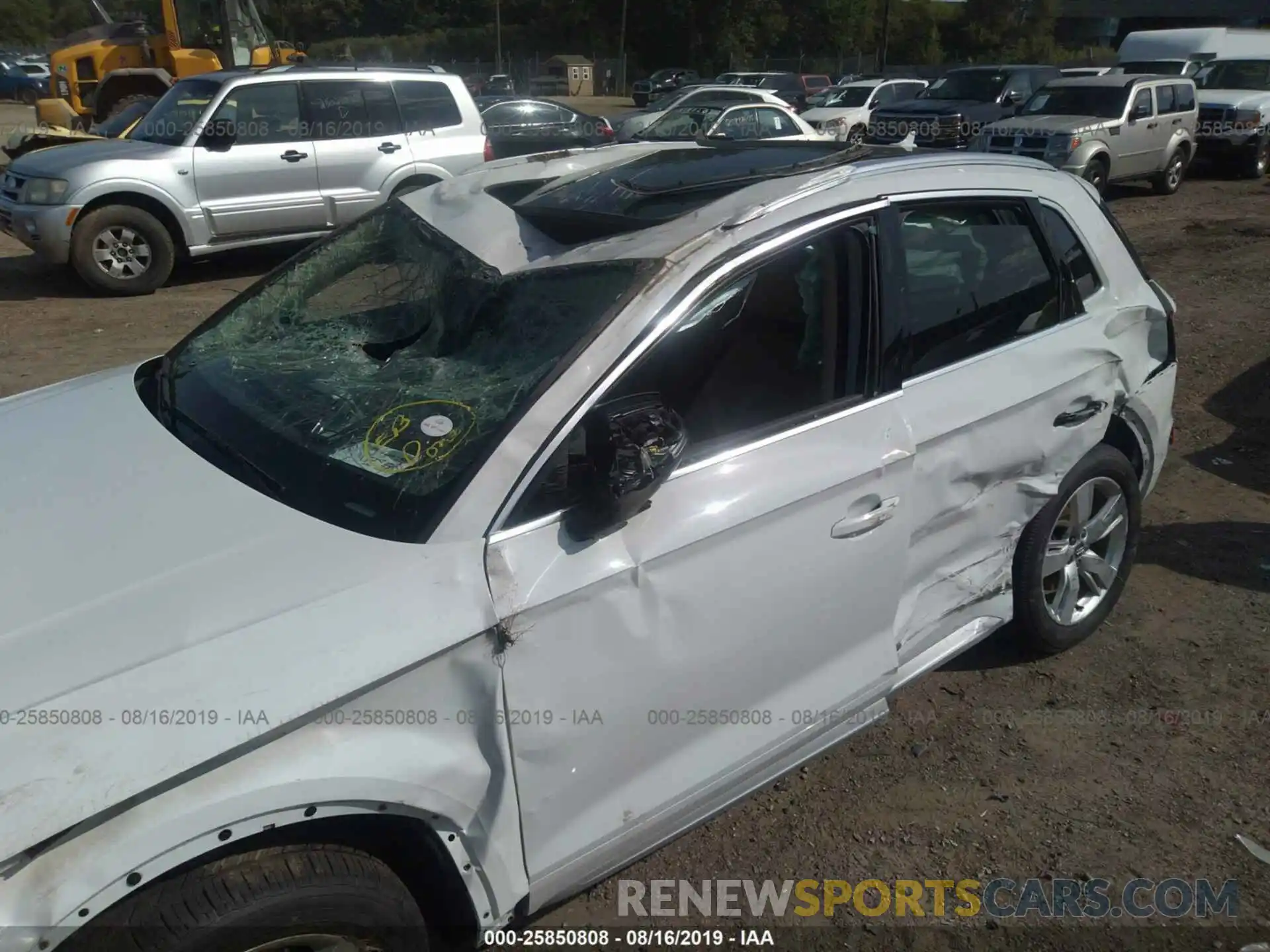 6 Photograph of a damaged car WA1BNAFY3K2019043 AUDI Q5 2019