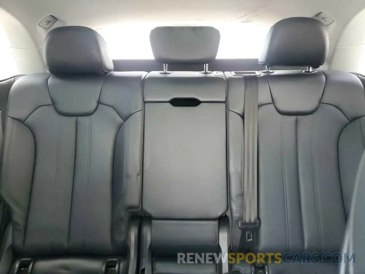 10 Photograph of a damaged car WA1BNAFY3K2026610 AUDI Q5 2019