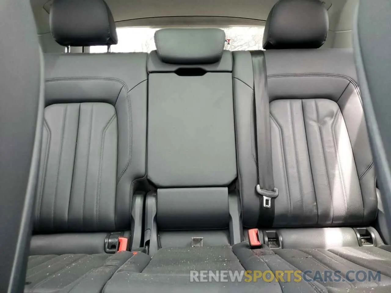 10 Photograph of a damaged car WA1BNAFY3K2028356 AUDI Q5 2019