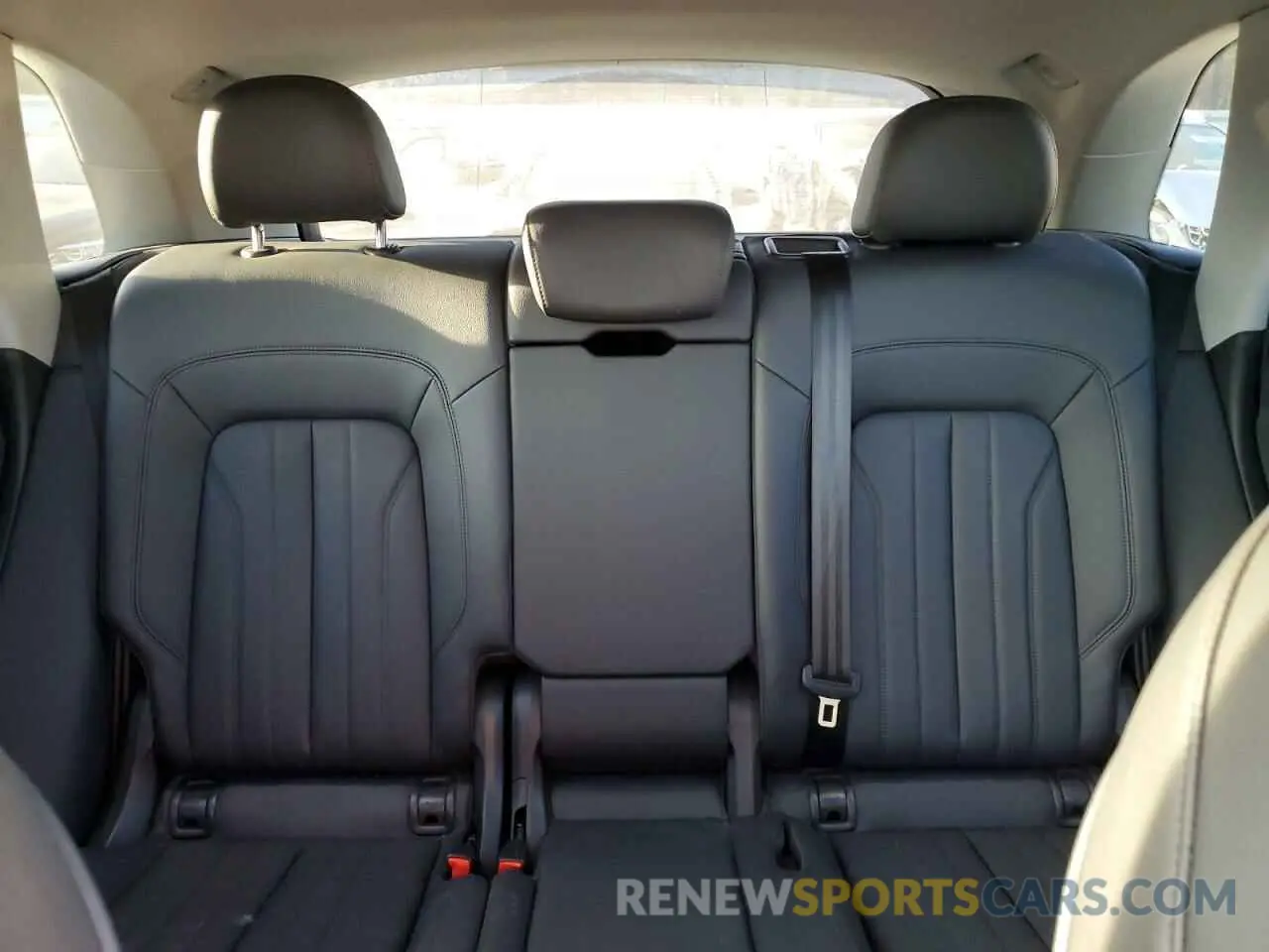 10 Photograph of a damaged car WA1BNAFY3K2033749 AUDI Q5 2019