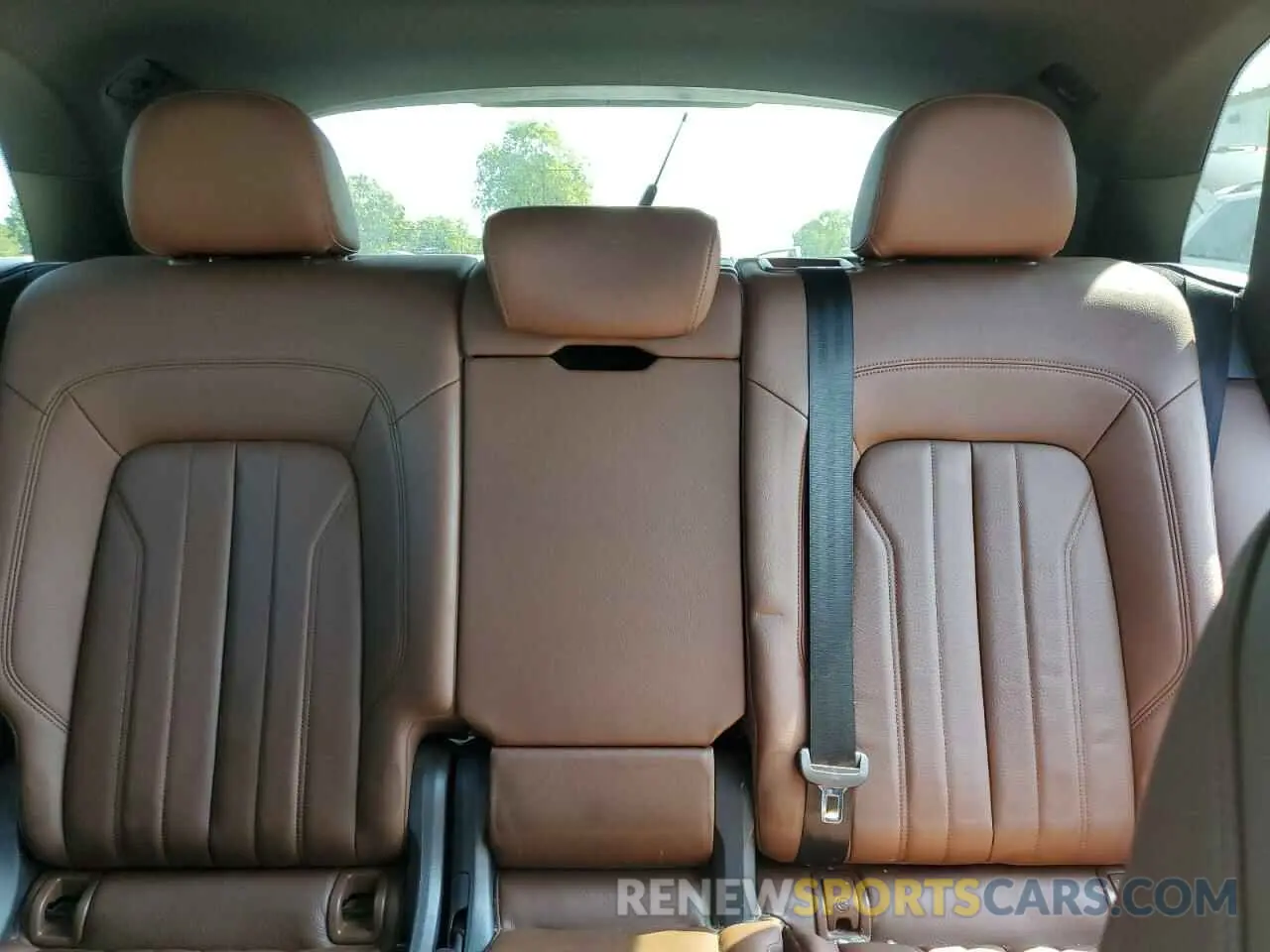 10 Photograph of a damaged car WA1BNAFY3K2039325 AUDI Q5 2019