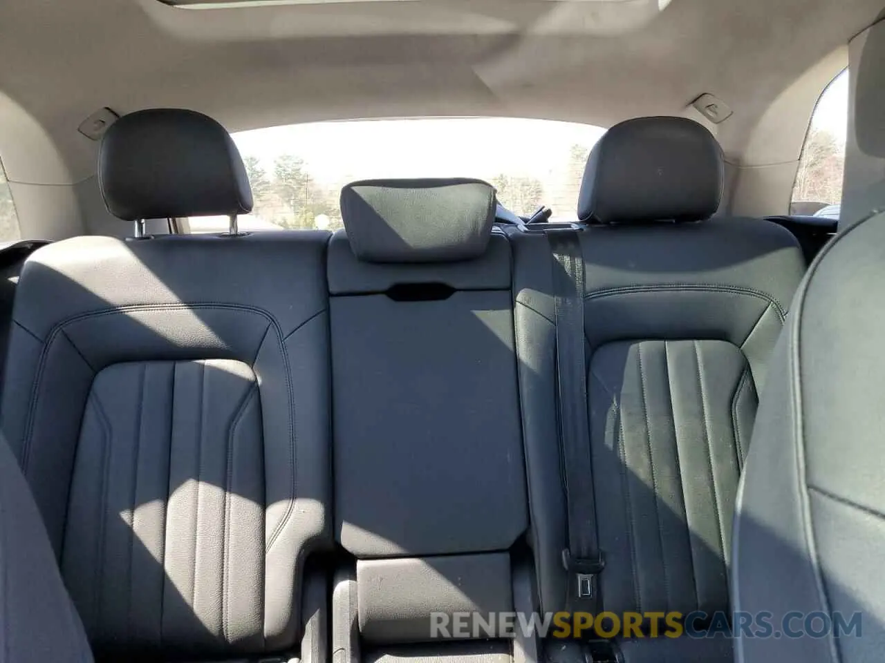 10 Photograph of a damaged car WA1BNAFY3K2065603 AUDI Q5 2019