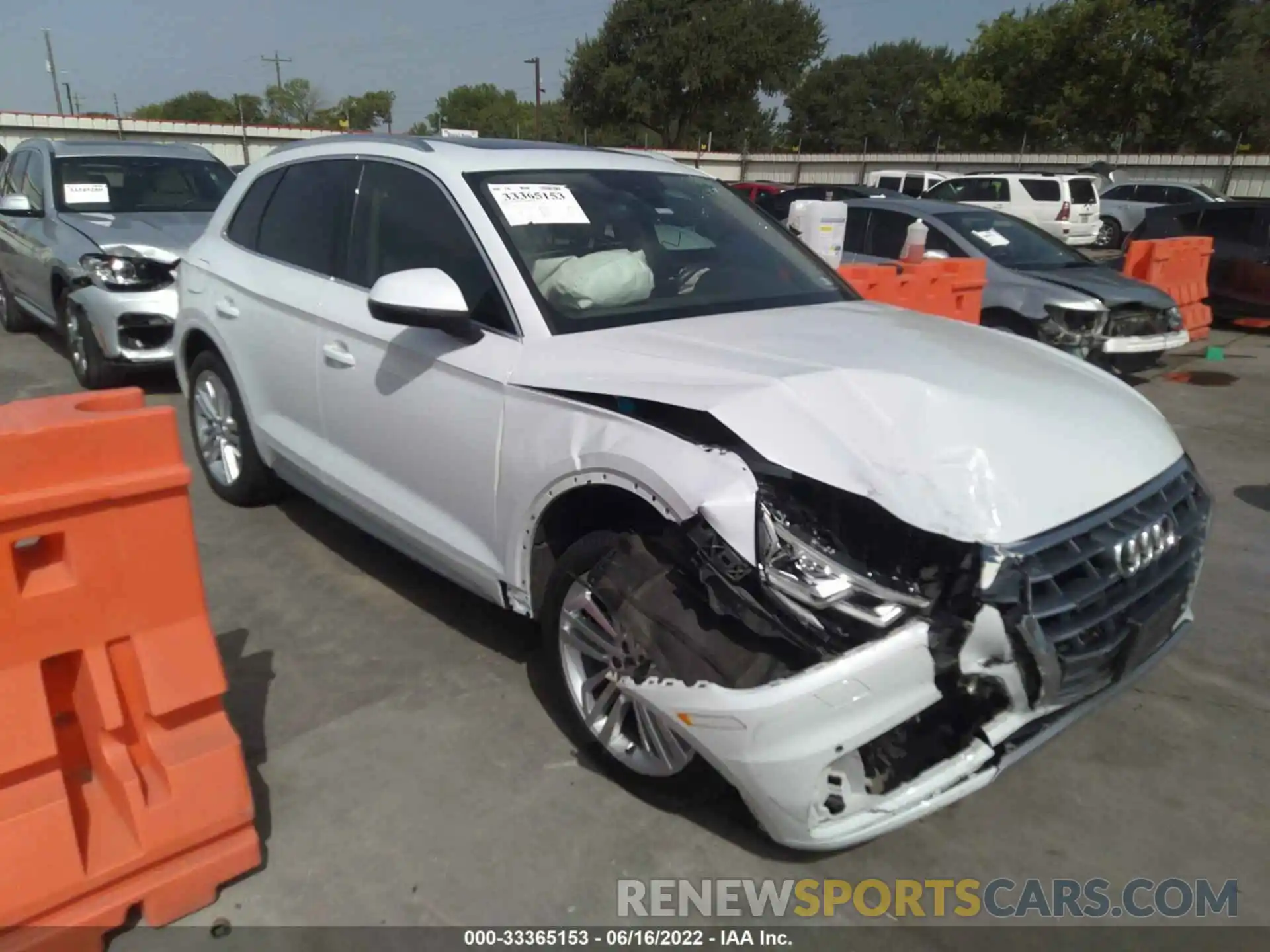 1 Photograph of a damaged car WA1BNAFY3K2075371 AUDI Q5 2019