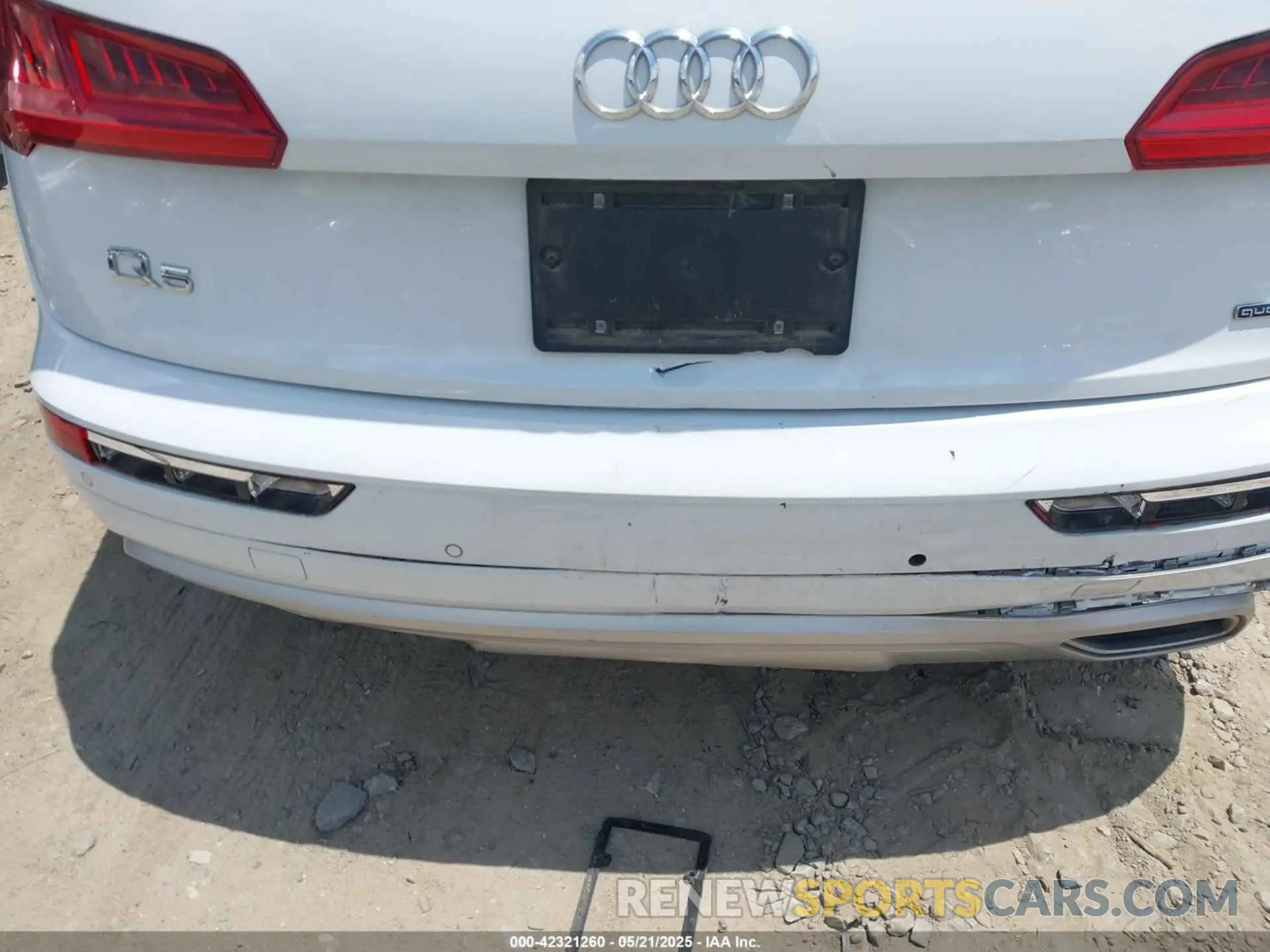 17 Photograph of a damaged car WA1BNAFY3K2135987 AUDI Q5 2019