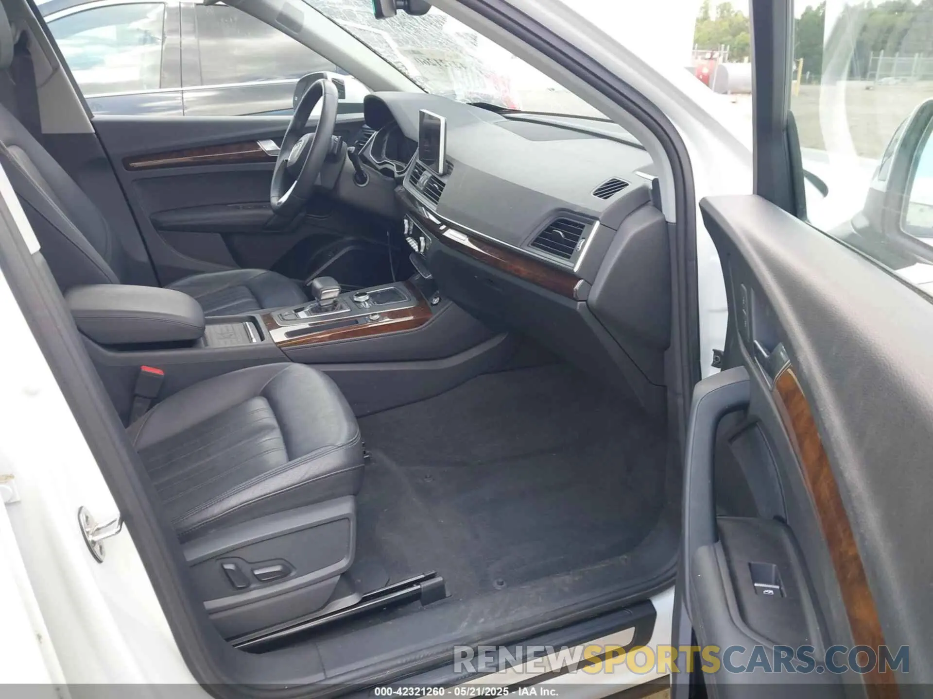 5 Photograph of a damaged car WA1BNAFY3K2135987 AUDI Q5 2019