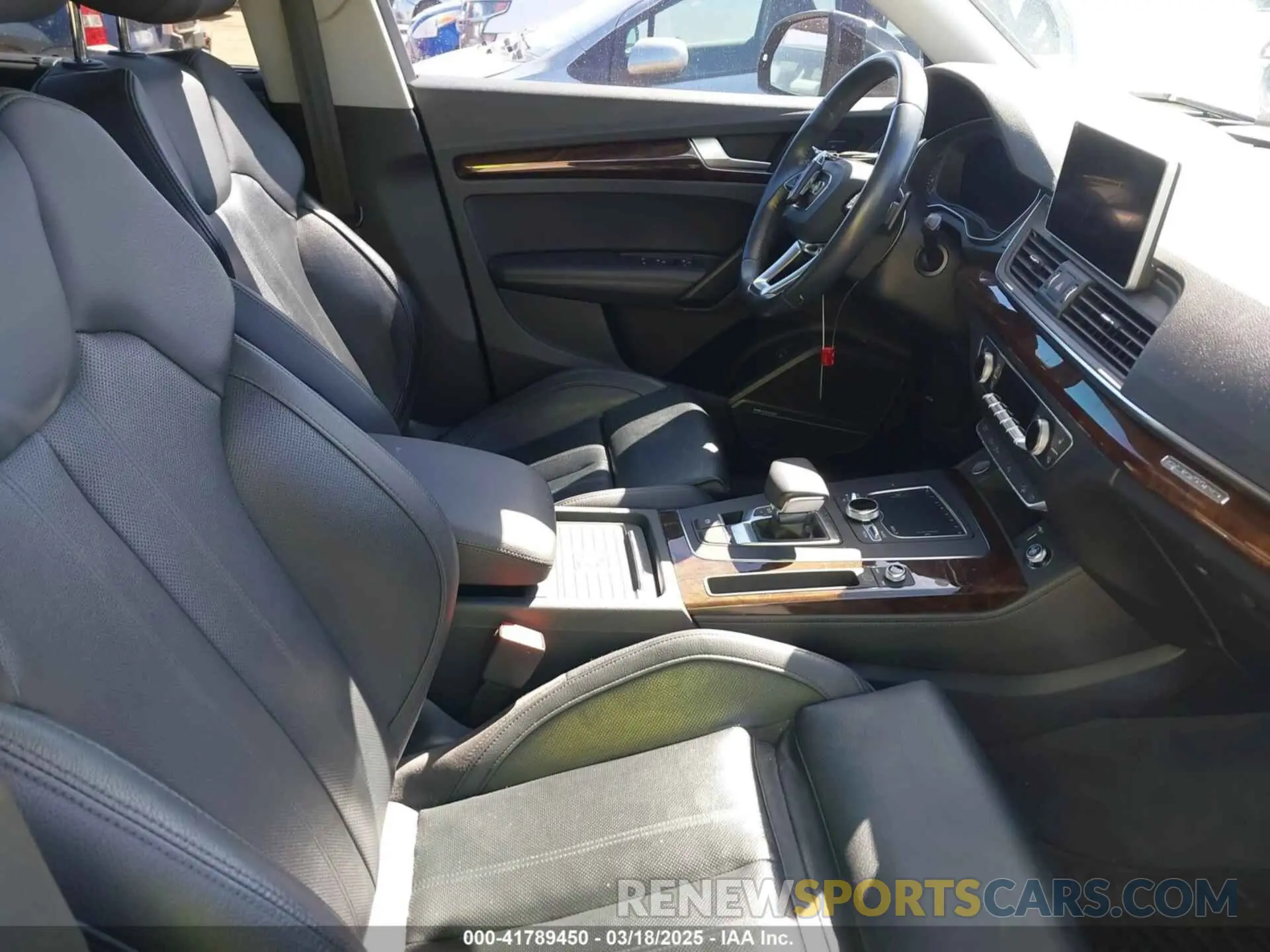 5 Photograph of a damaged car WA1BNAFY4K2042119 AUDI Q5 2019