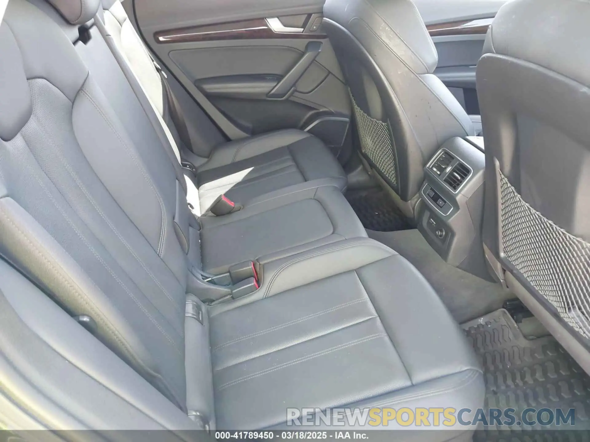 8 Photograph of a damaged car WA1BNAFY4K2042119 AUDI Q5 2019