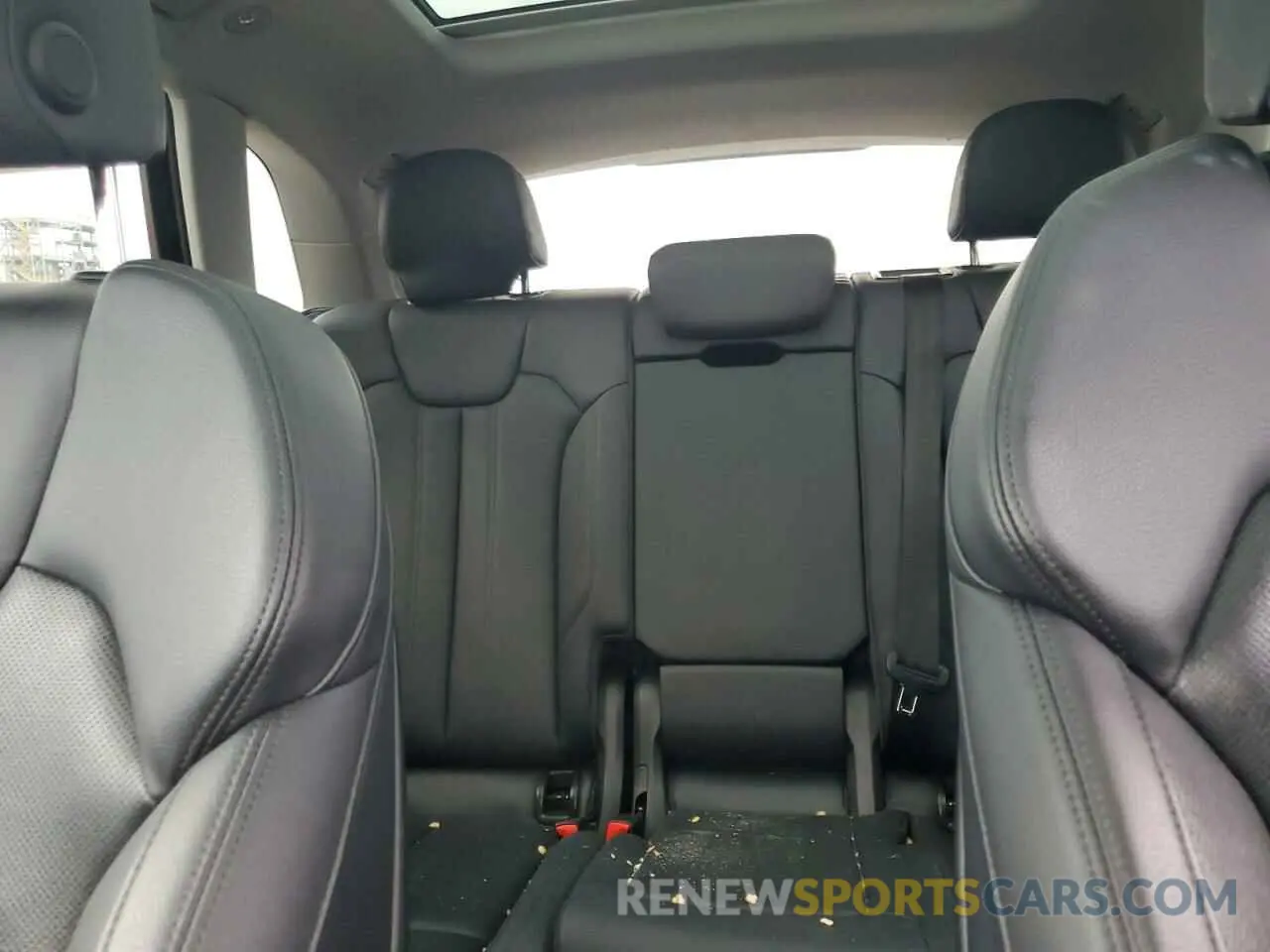 10 Photograph of a damaged car WA1BNAFY4K2043772 AUDI Q5 2019