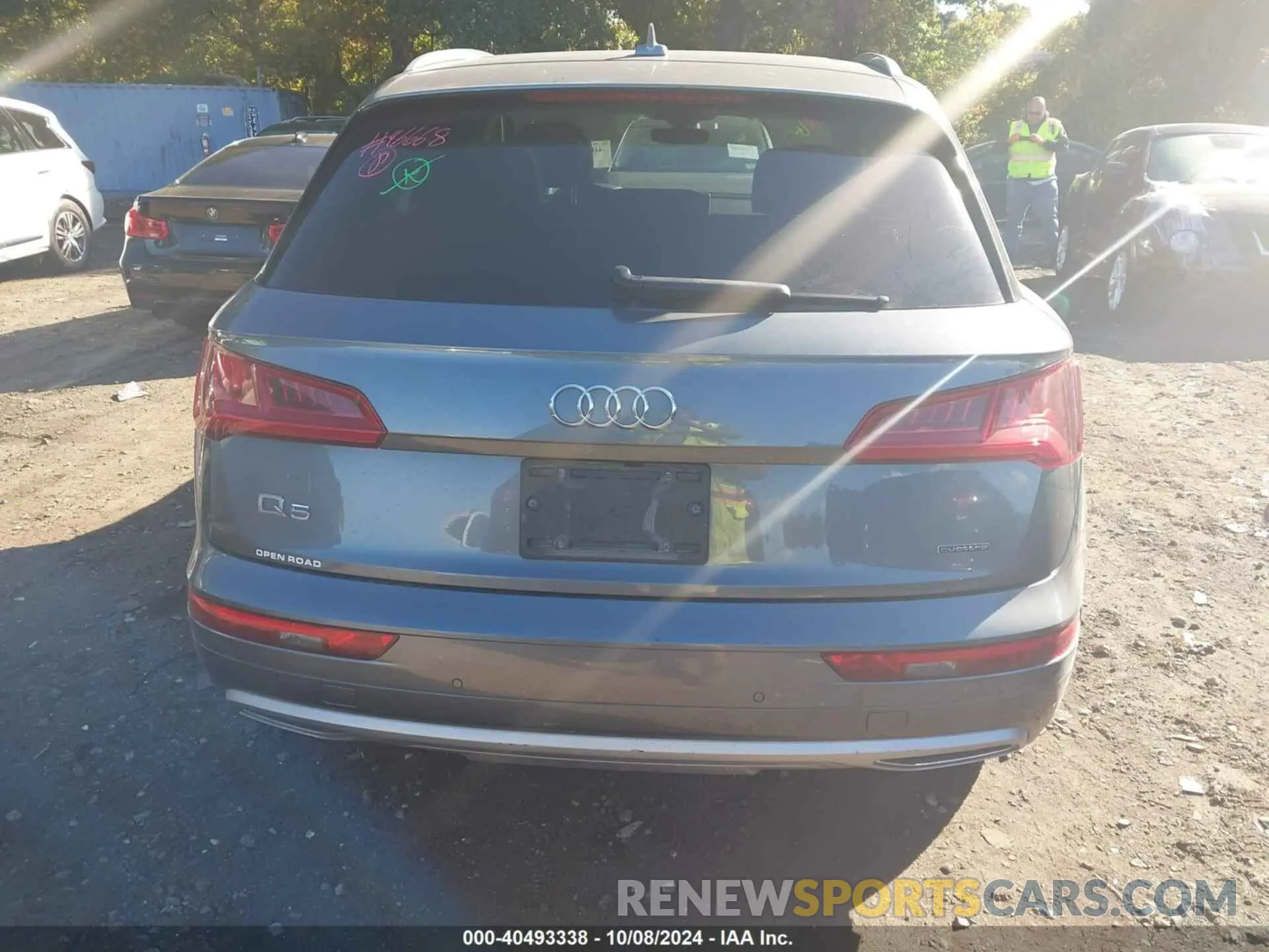 16 Photograph of a damaged car WA1BNAFY4K2059812 AUDI Q5 2019