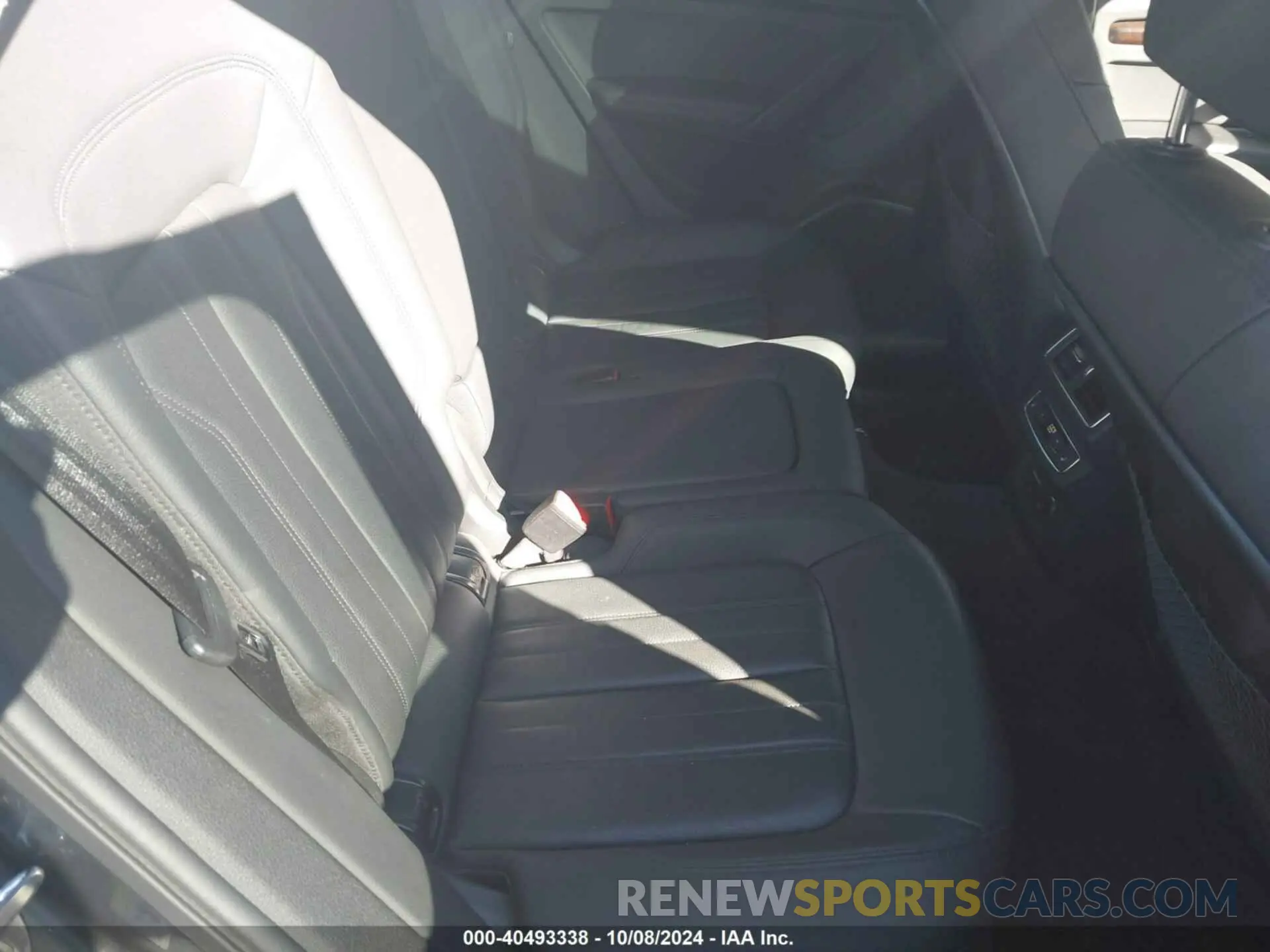 8 Photograph of a damaged car WA1BNAFY4K2059812 AUDI Q5 2019