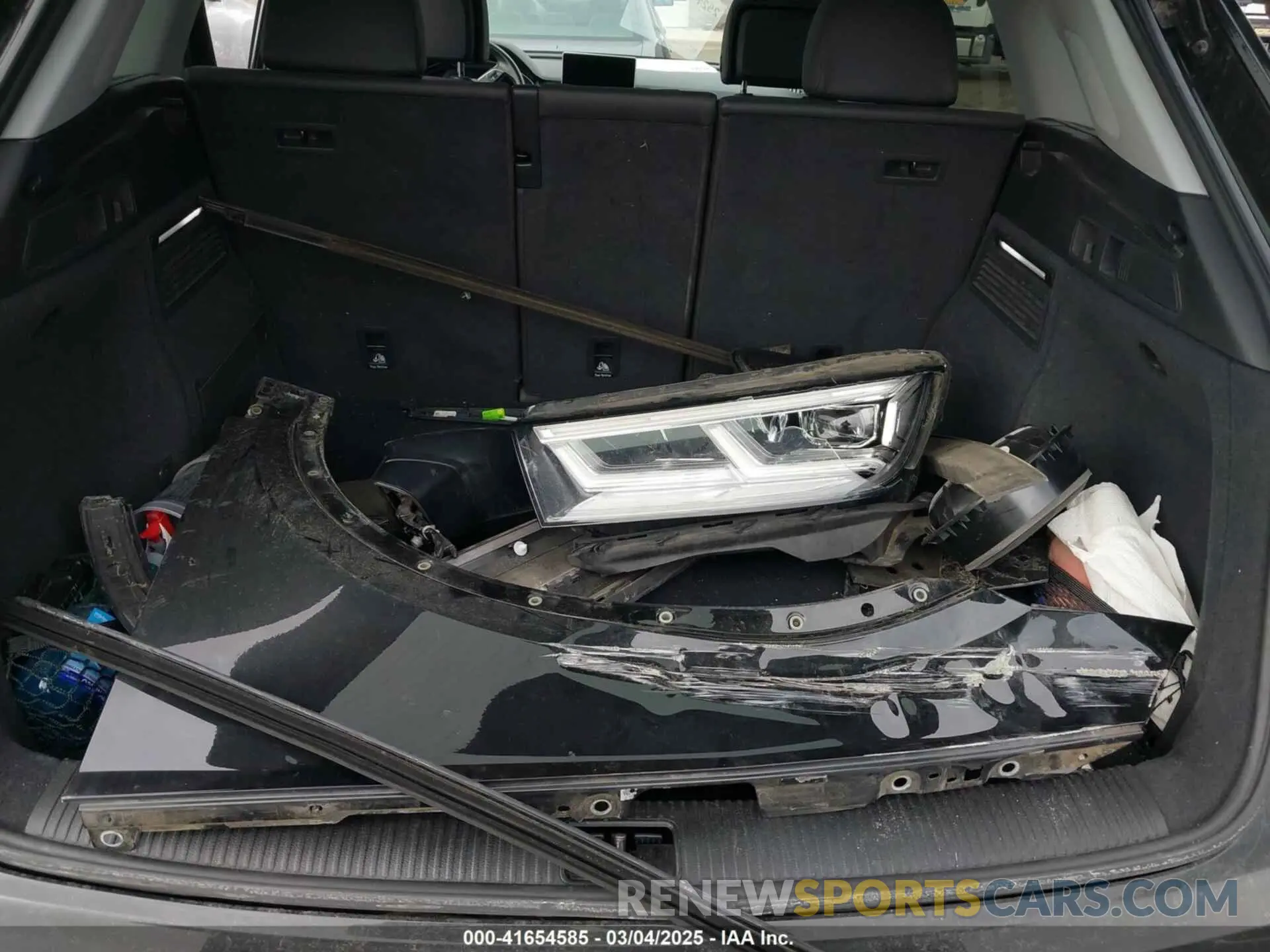 12 Photograph of a damaged car WA1BNAFY4K2060295 AUDI Q5 2019