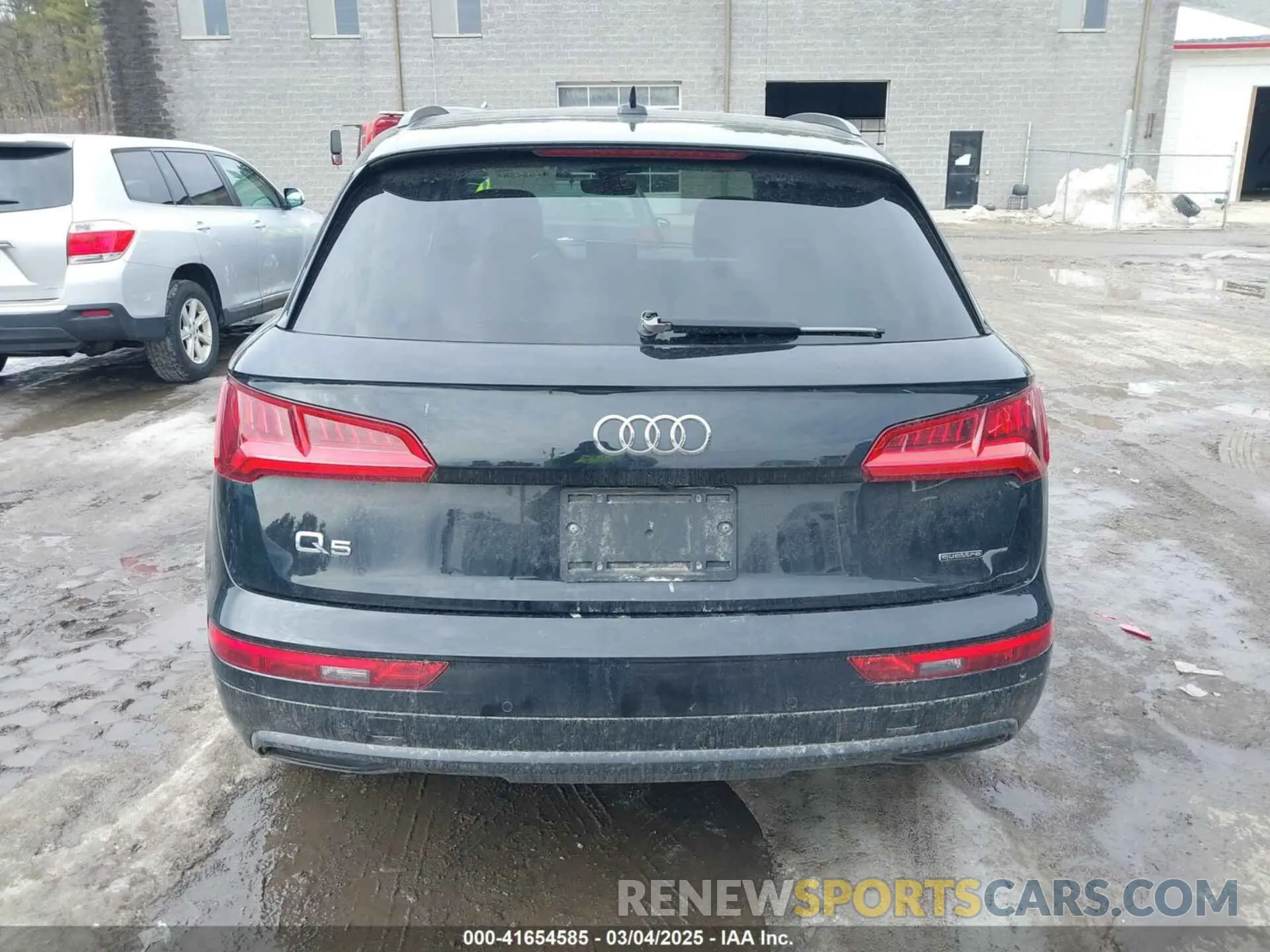 17 Photograph of a damaged car WA1BNAFY4K2060295 AUDI Q5 2019