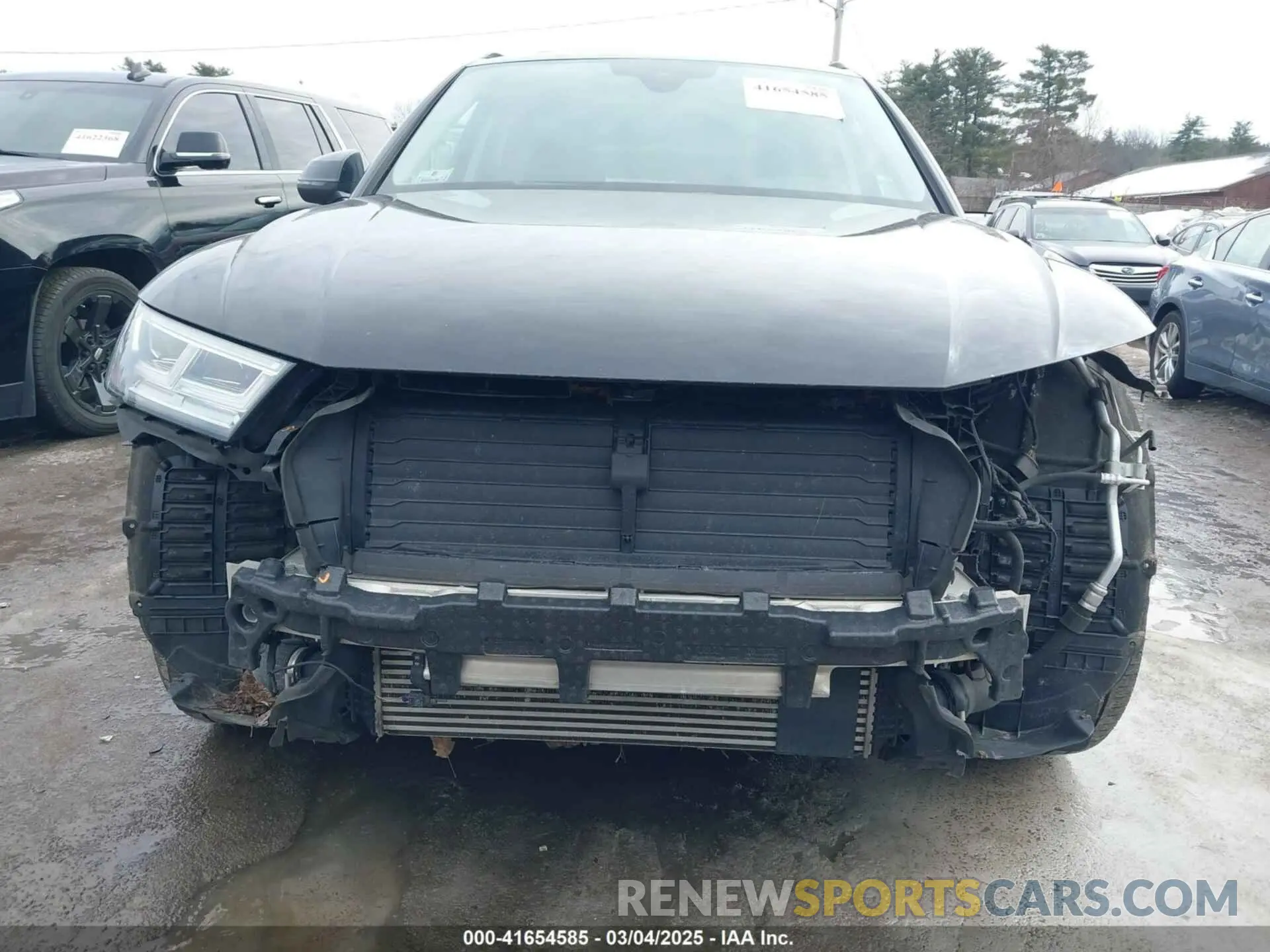 18 Photograph of a damaged car WA1BNAFY4K2060295 AUDI Q5 2019