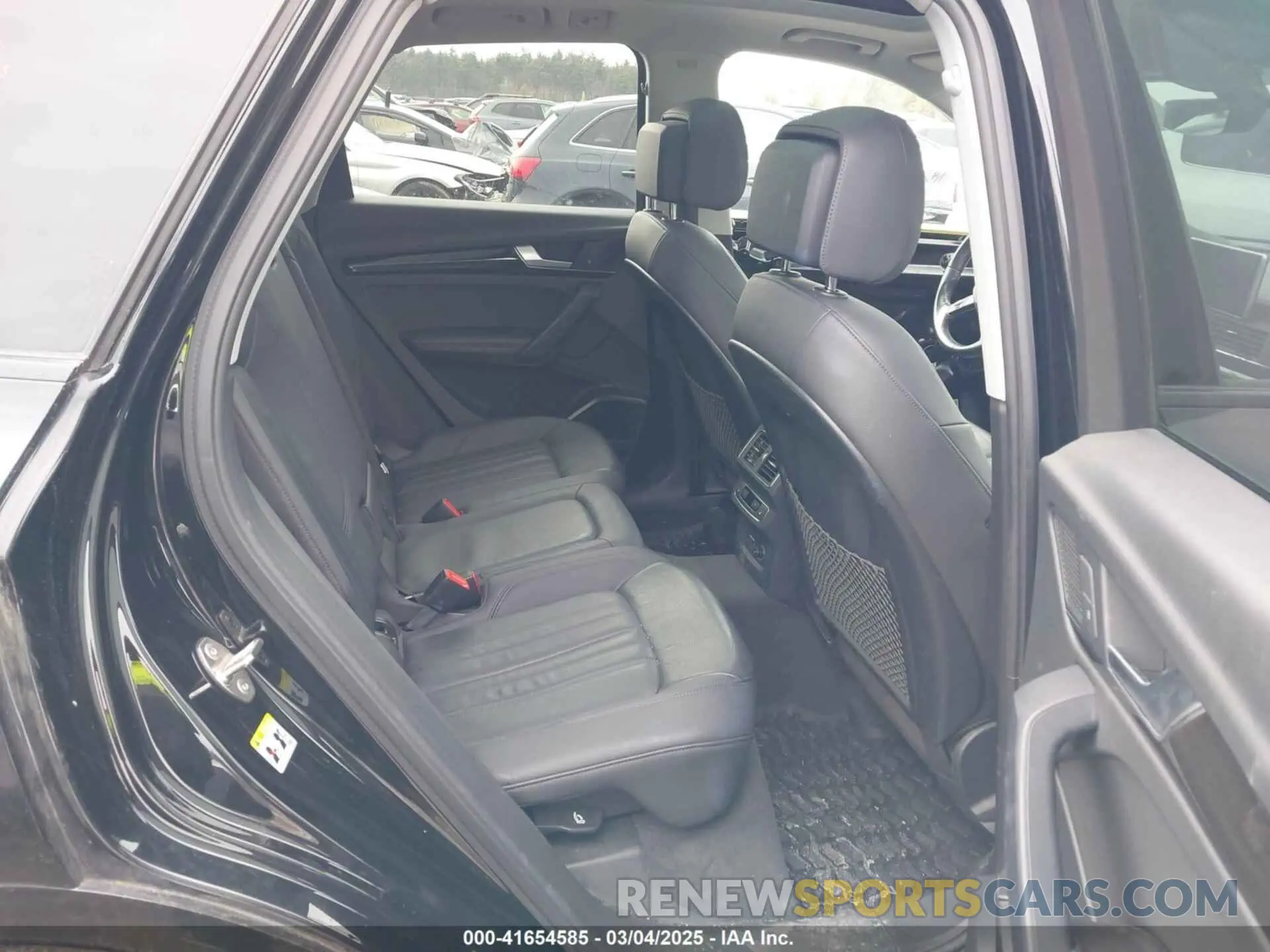 8 Photograph of a damaged car WA1BNAFY4K2060295 AUDI Q5 2019