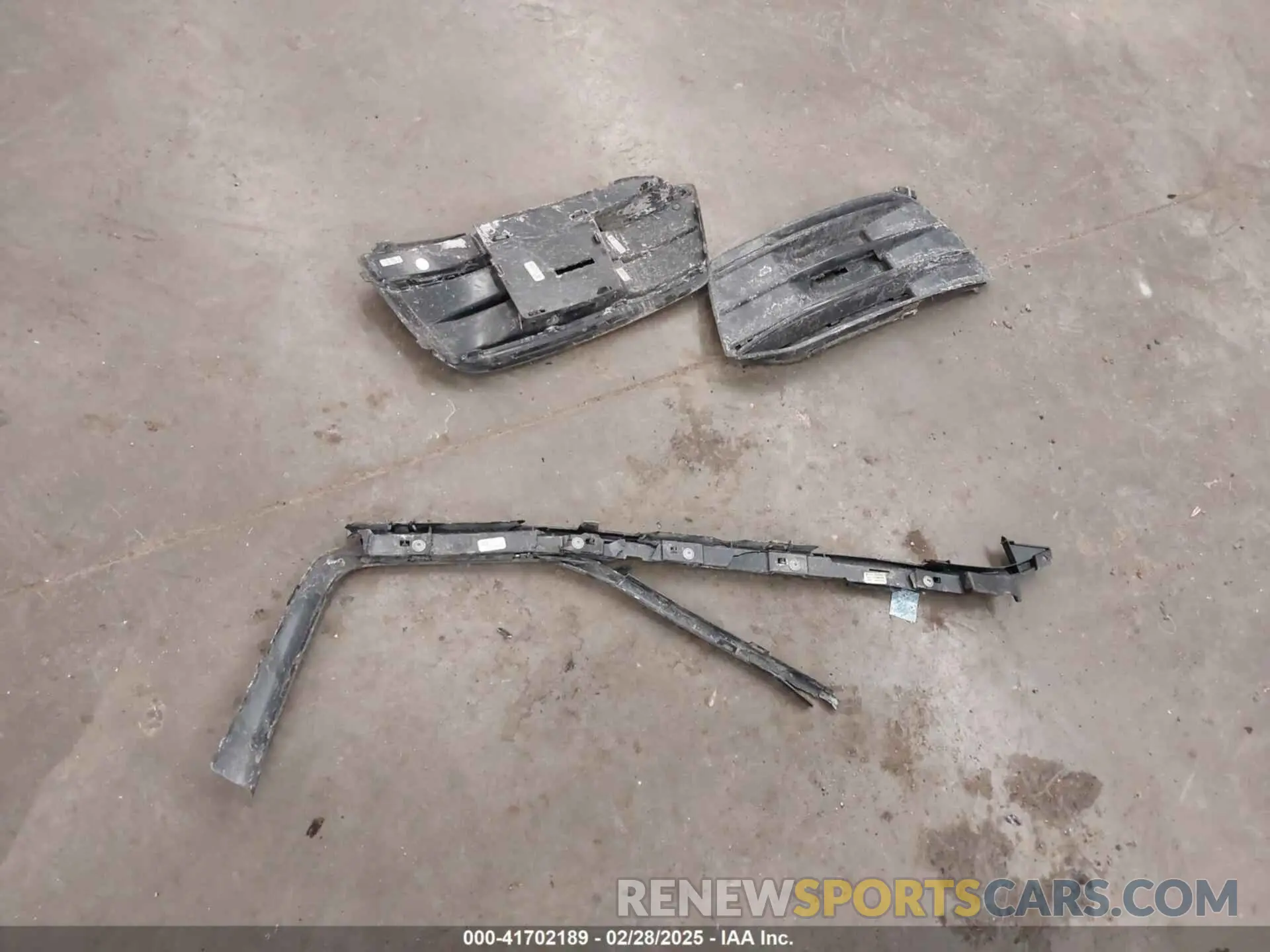12 Photograph of a damaged car WA1BNAFY4K2091062 AUDI Q5 2019