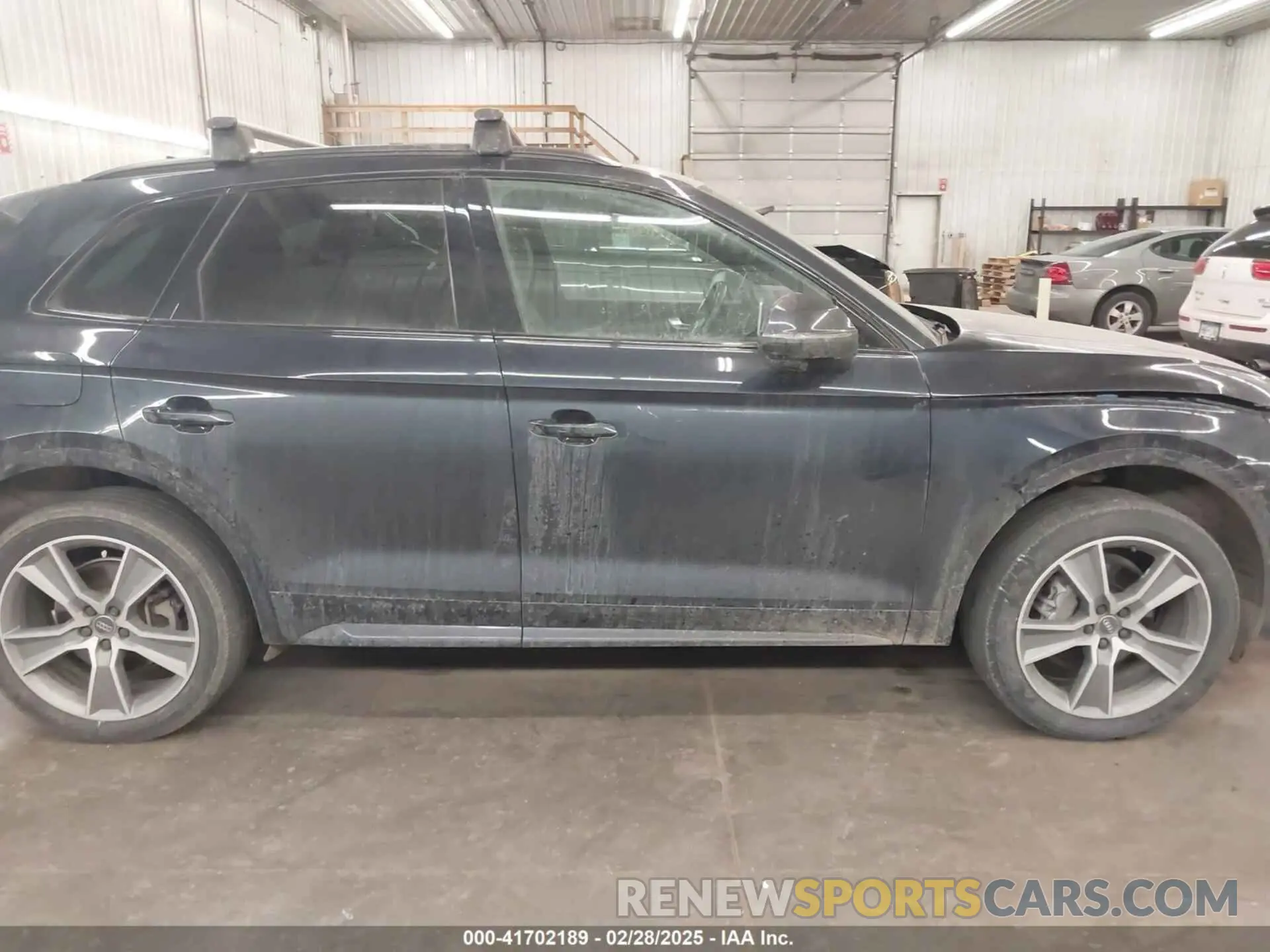 14 Photograph of a damaged car WA1BNAFY4K2091062 AUDI Q5 2019