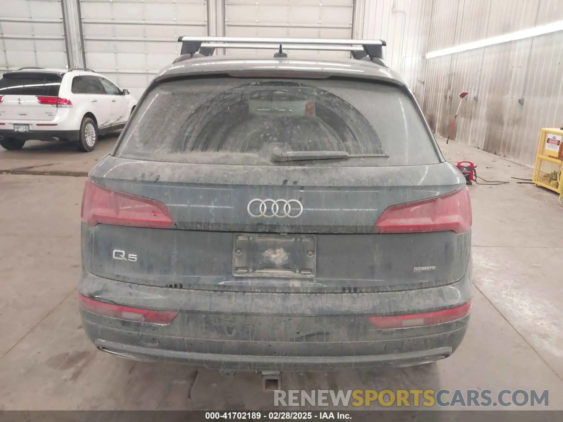 17 Photograph of a damaged car WA1BNAFY4K2091062 AUDI Q5 2019