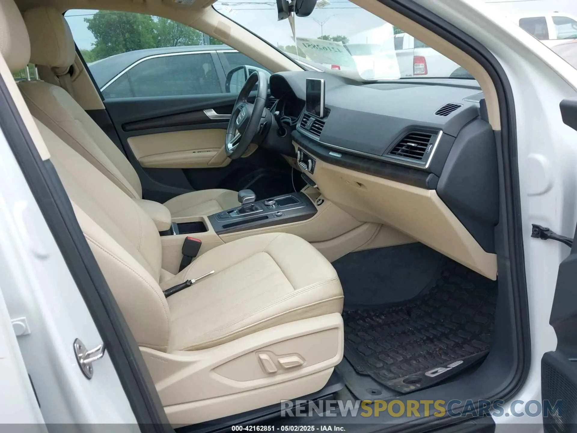 5 Photograph of a damaged car WA1BNAFY4K2091255 AUDI Q5 2019
