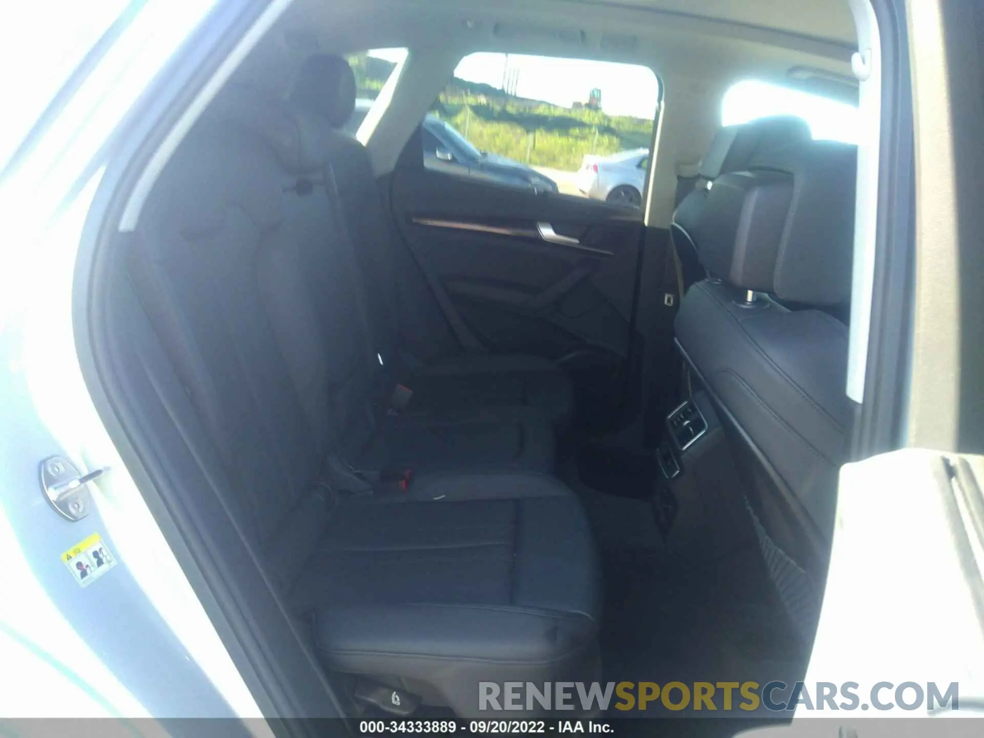 8 Photograph of a damaged car WA1BNAFY4K2100682 AUDI Q5 2019