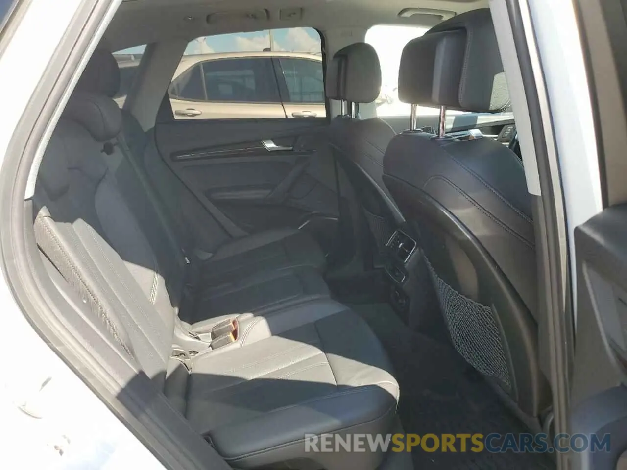 10 Photograph of a damaged car WA1BNAFY4K2131561 AUDI Q5 2019
