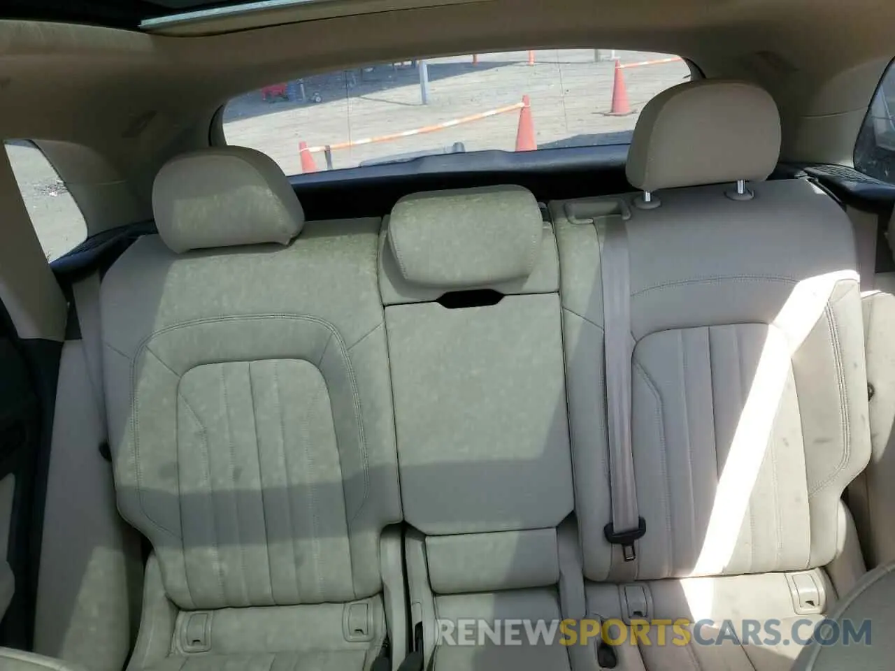10 Photograph of a damaged car WA1BNAFY5K2066896 AUDI Q5 2019