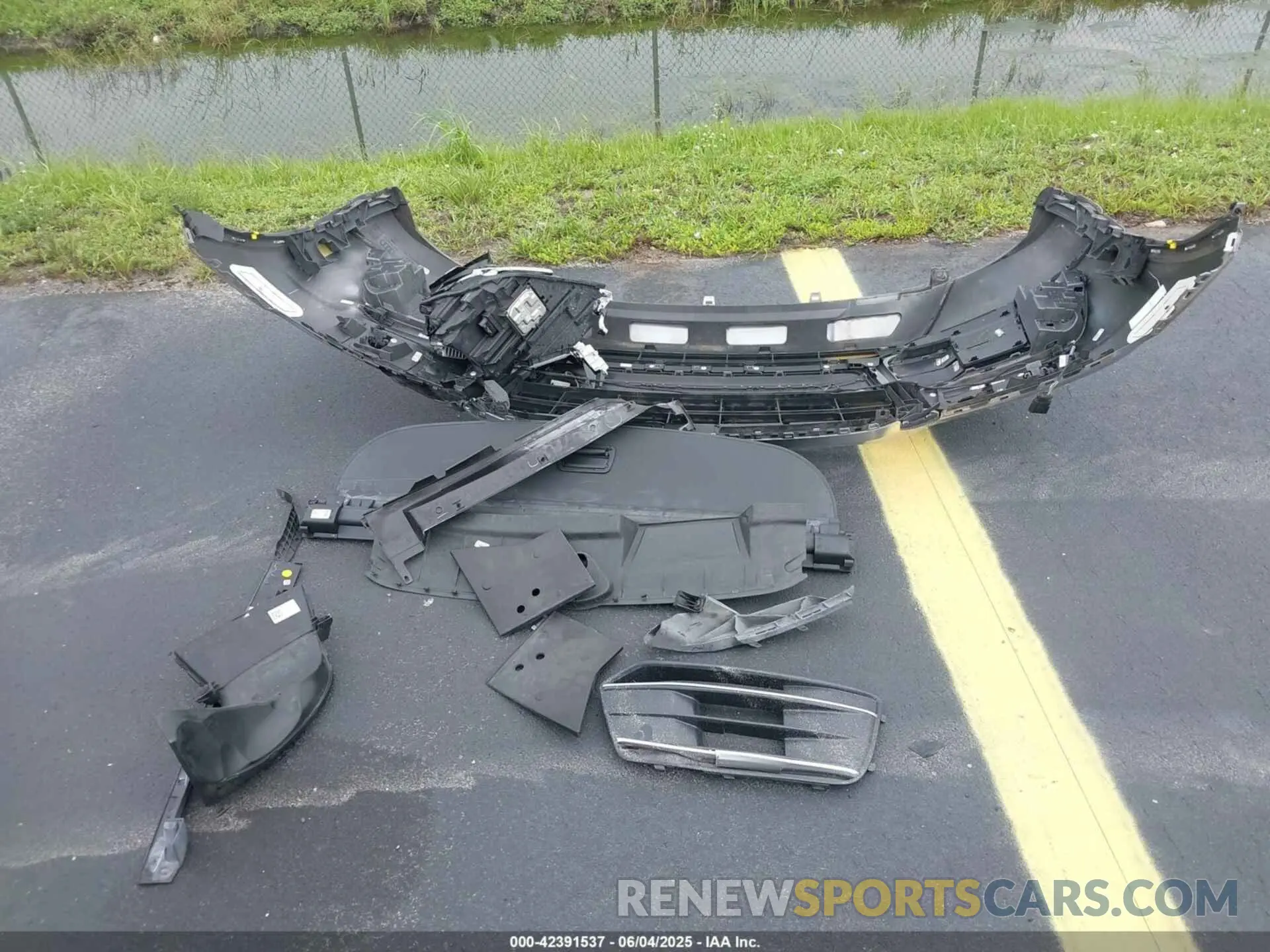 12 Photograph of a damaged car WA1BNAFY5K2084220 AUDI Q5 2019