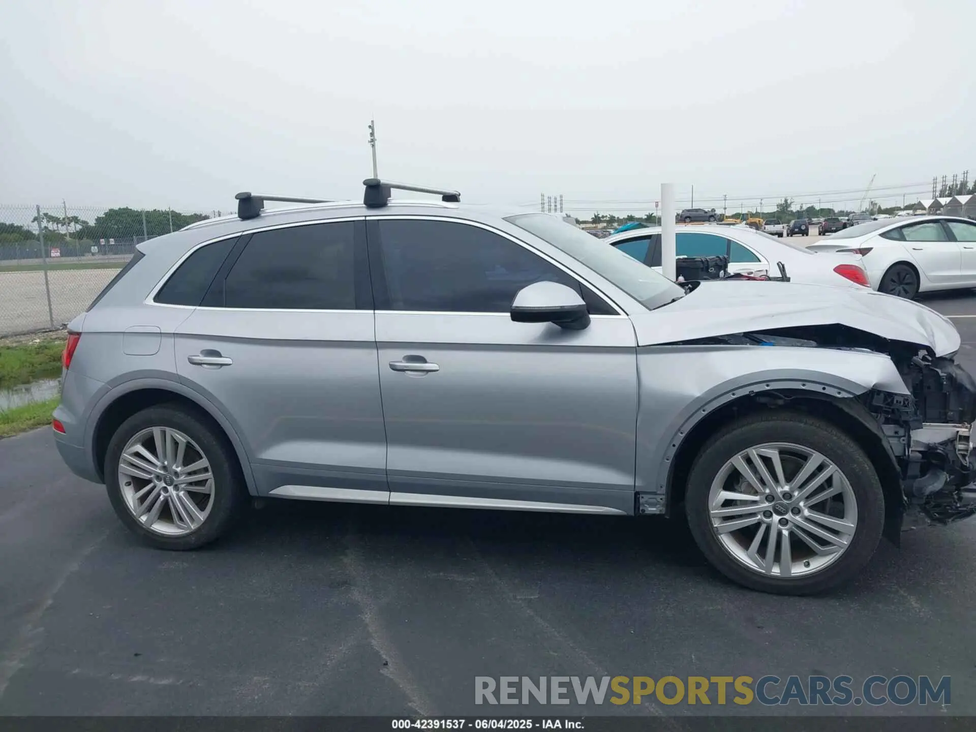 14 Photograph of a damaged car WA1BNAFY5K2084220 AUDI Q5 2019