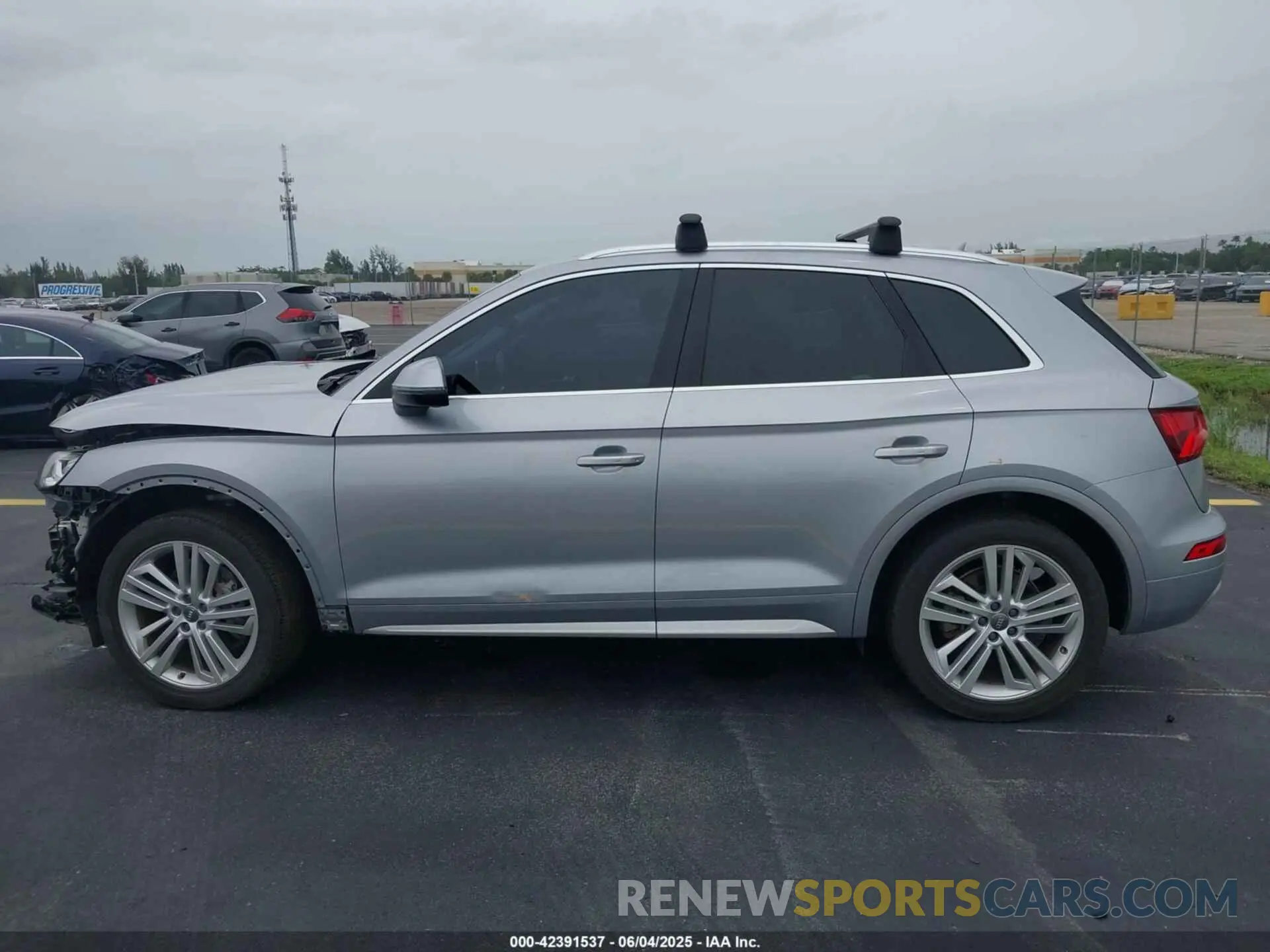 15 Photograph of a damaged car WA1BNAFY5K2084220 AUDI Q5 2019