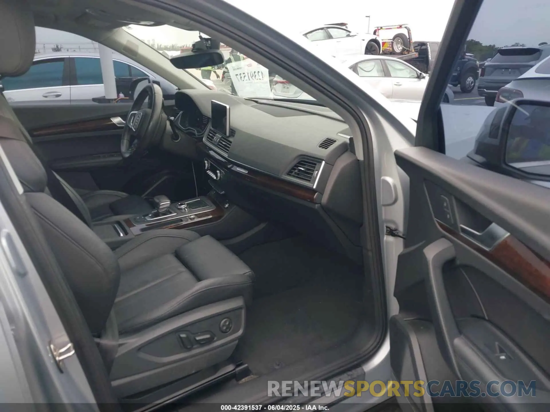 5 Photograph of a damaged car WA1BNAFY5K2084220 AUDI Q5 2019