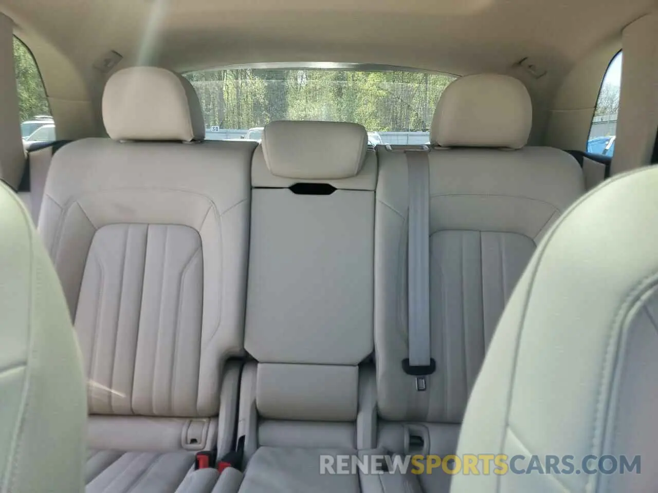 10 Photograph of a damaged car WA1BNAFY5K2085626 AUDI Q5 2019