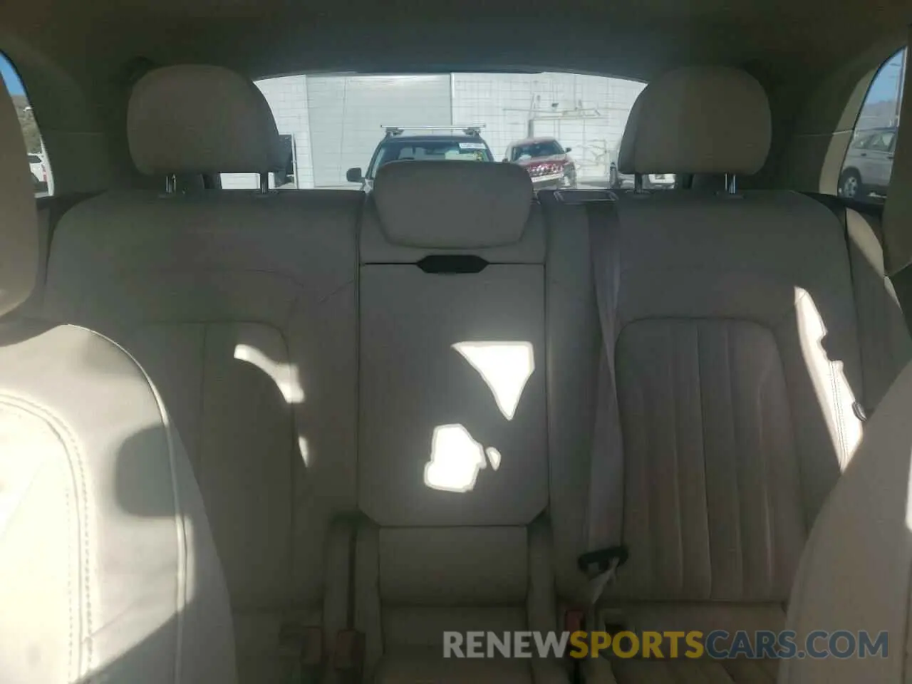 10 Photograph of a damaged car WA1BNAFY5K2122612 AUDI Q5 2019