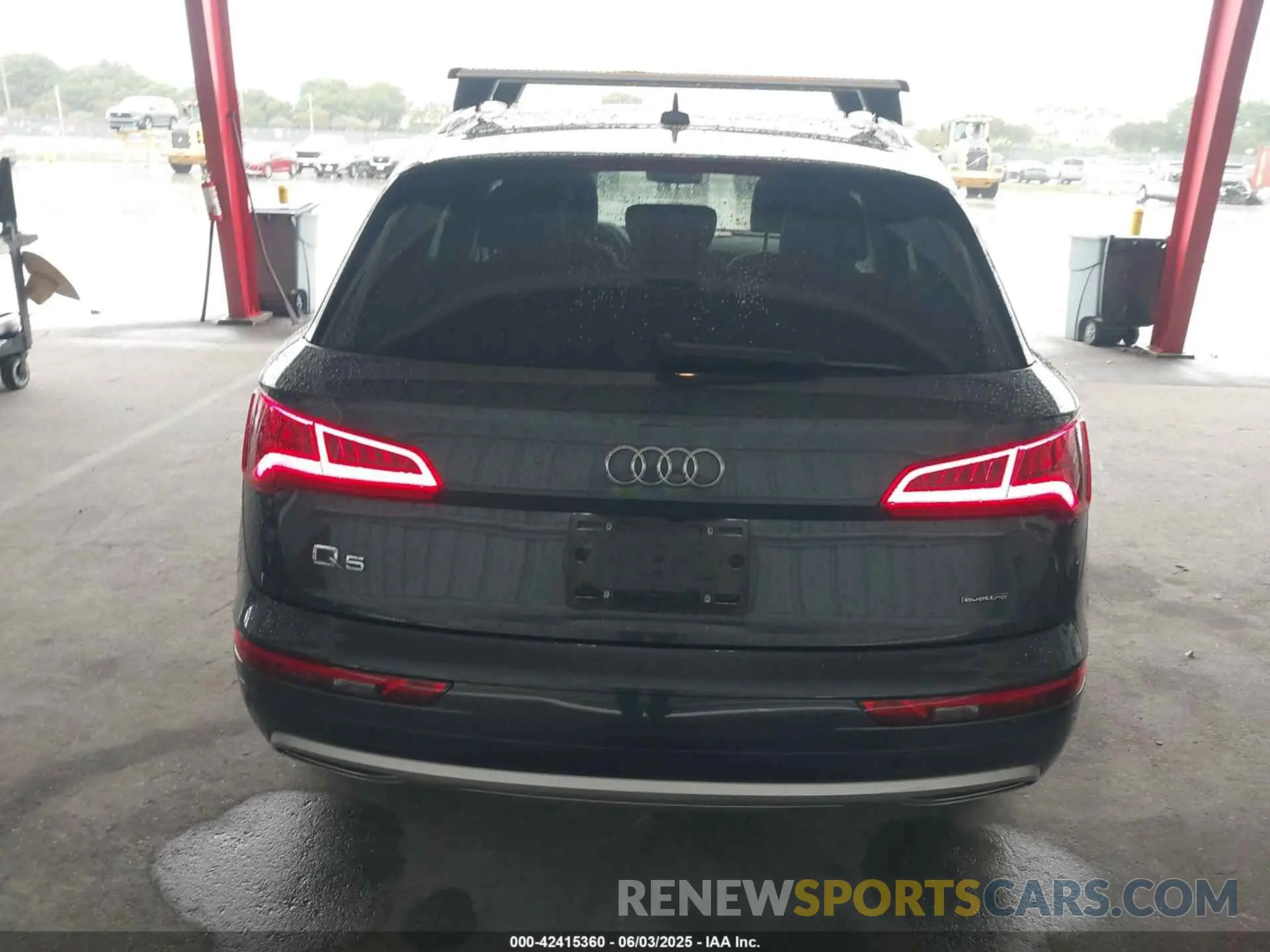 17 Photograph of a damaged car WA1BNAFY5K2133206 AUDI Q5 2019