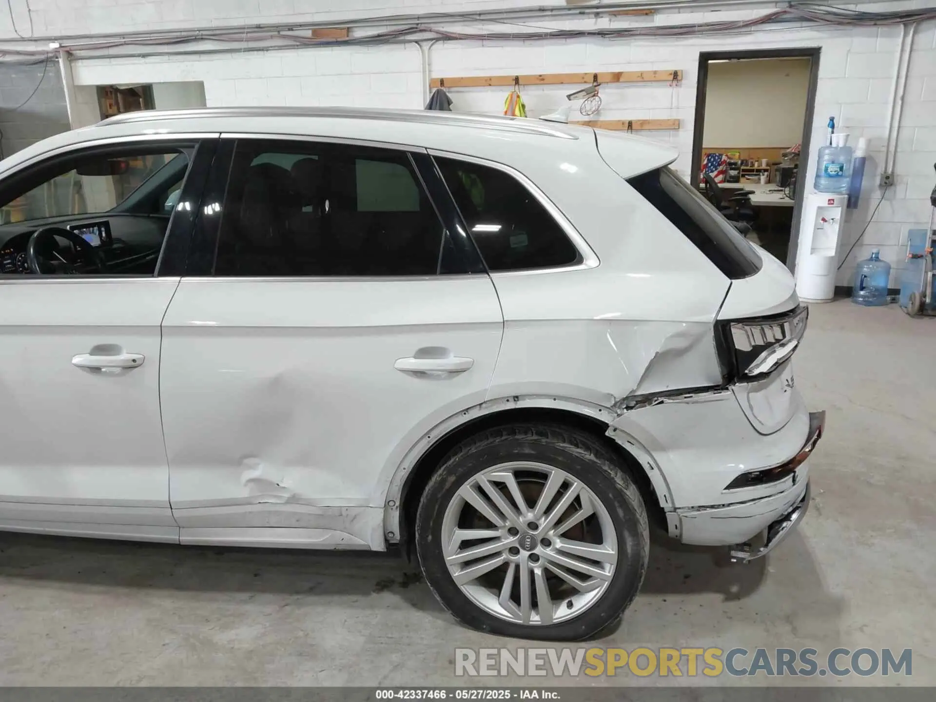 17 Photograph of a damaged car WA1BNAFY6K2016203 AUDI Q5 2019