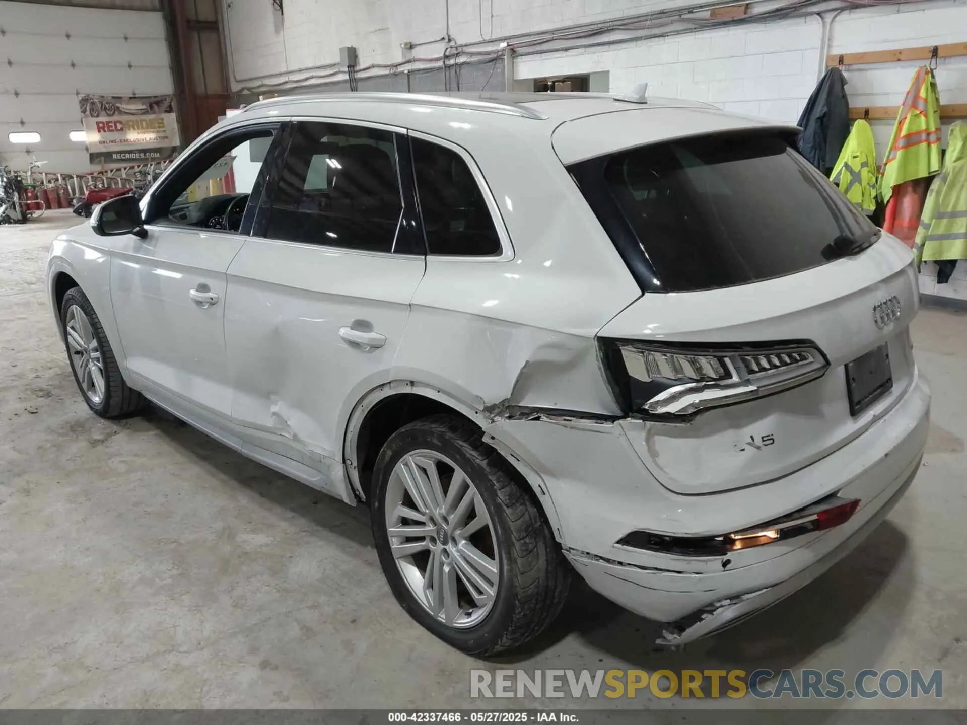 6 Photograph of a damaged car WA1BNAFY6K2016203 AUDI Q5 2019