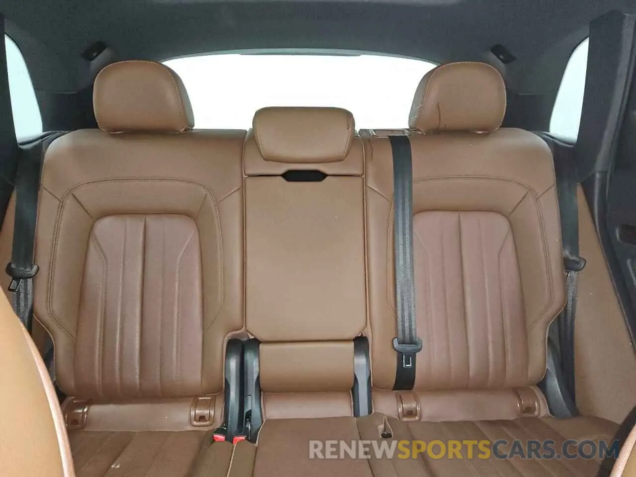 10 Photograph of a damaged car WA1BNAFY6K2036922 AUDI Q5 2019