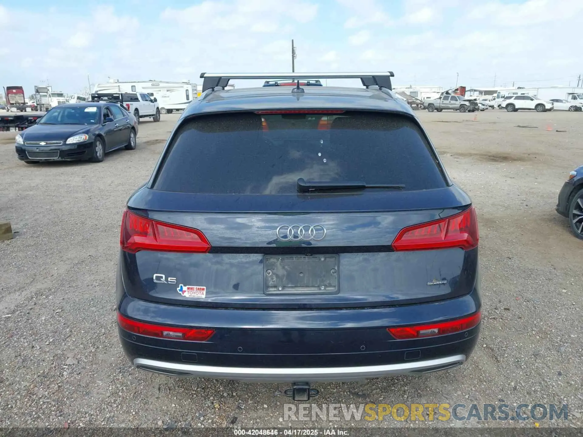 16 Photograph of a damaged car WA1BNAFY6K2067166 AUDI Q5 2019