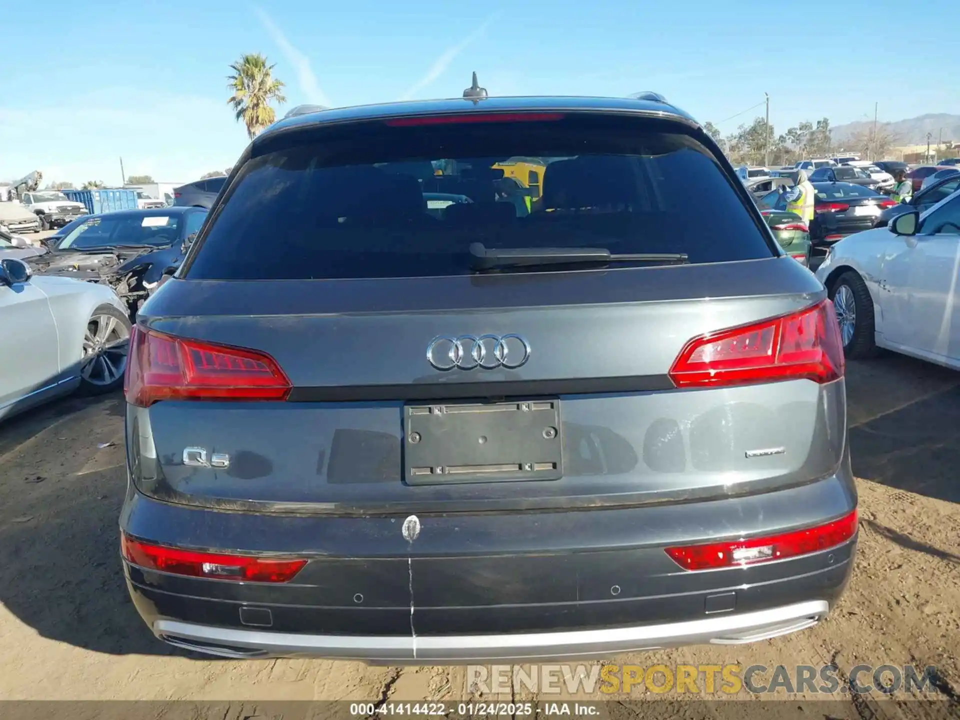 17 Photograph of a damaged car WA1BNAFY6K2102711 AUDI Q5 2019