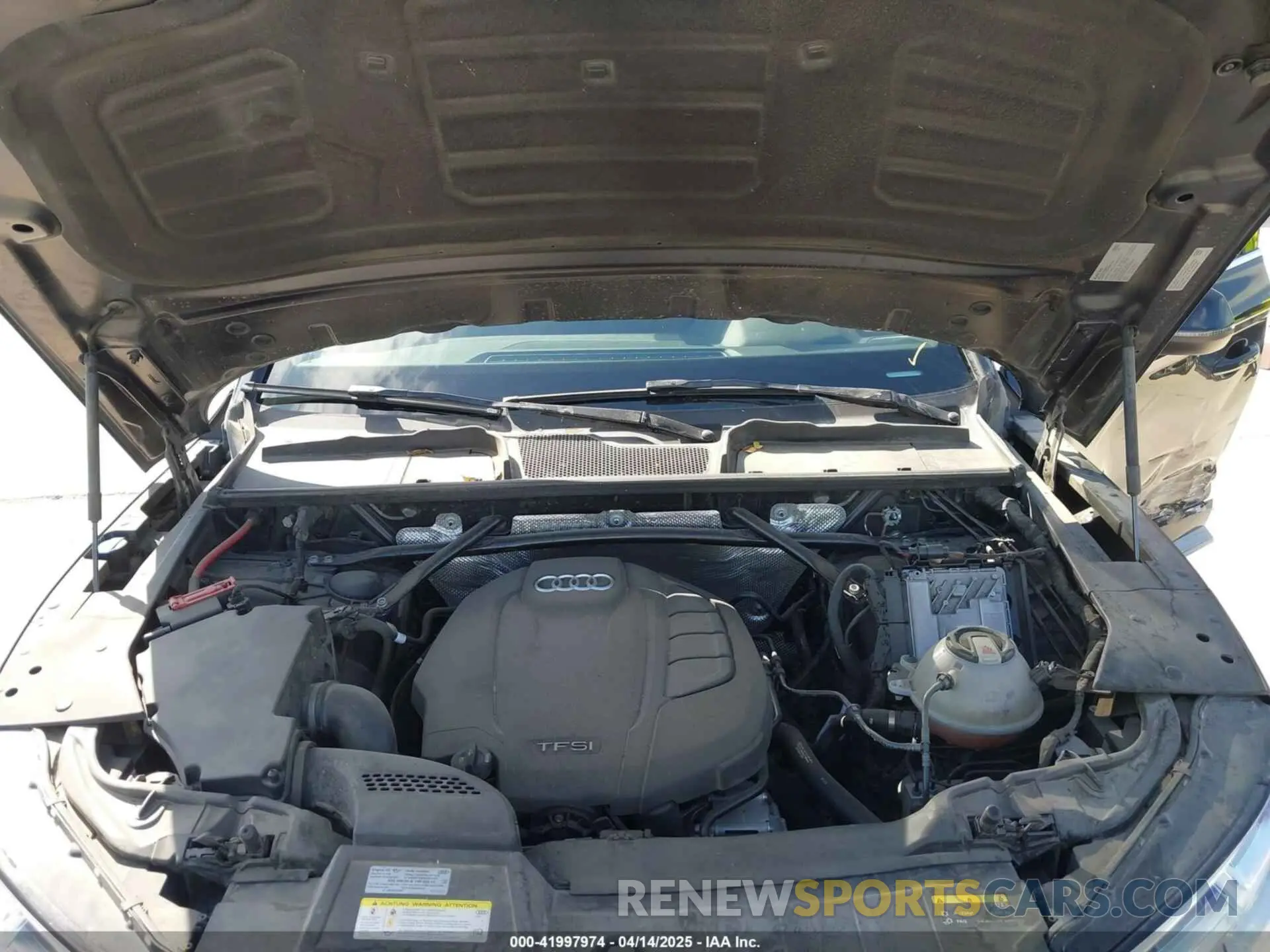 10 Photograph of a damaged car WA1BNAFY7K2022057 AUDI Q5 2019