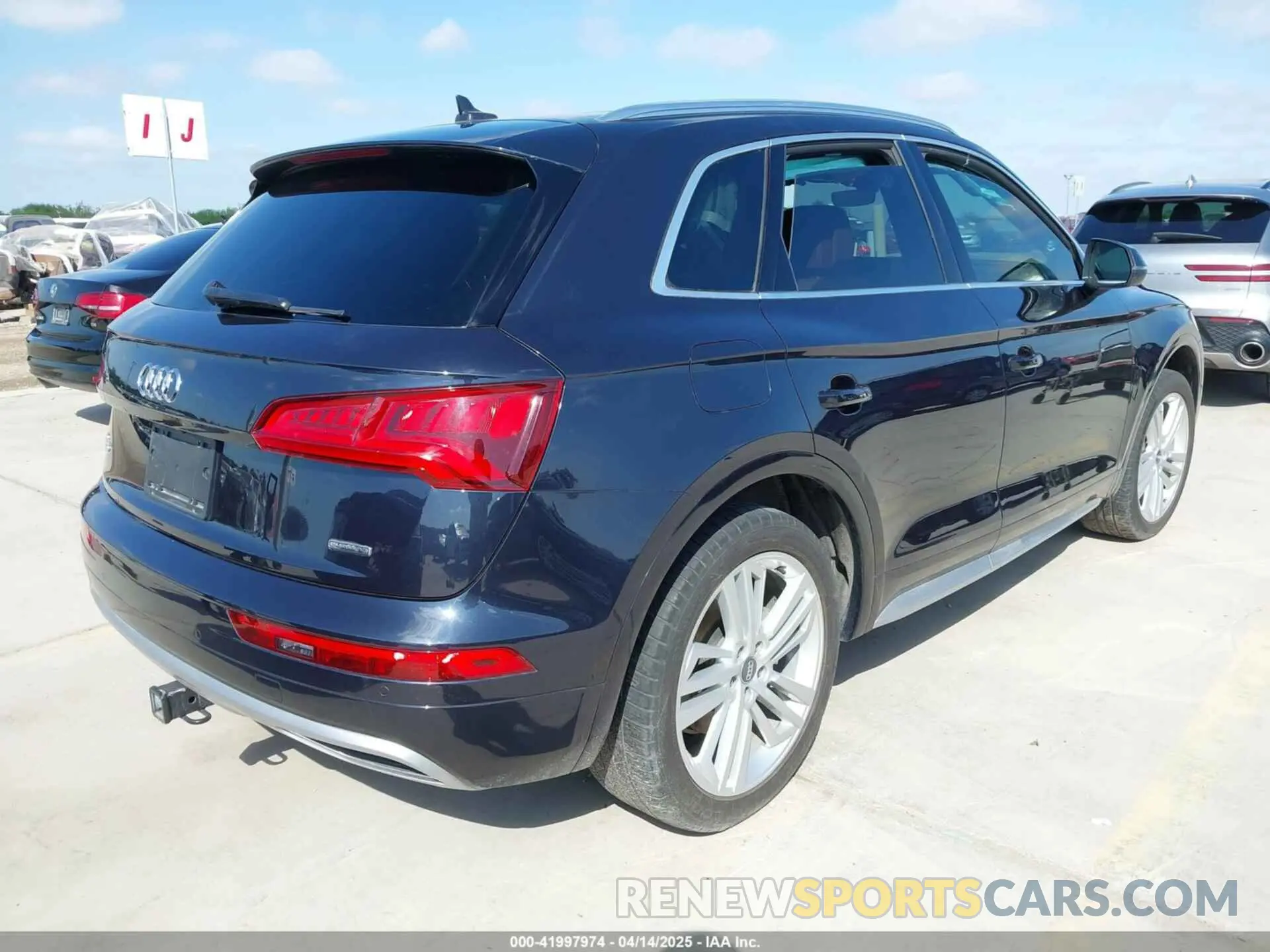 4 Photograph of a damaged car WA1BNAFY7K2022057 AUDI Q5 2019