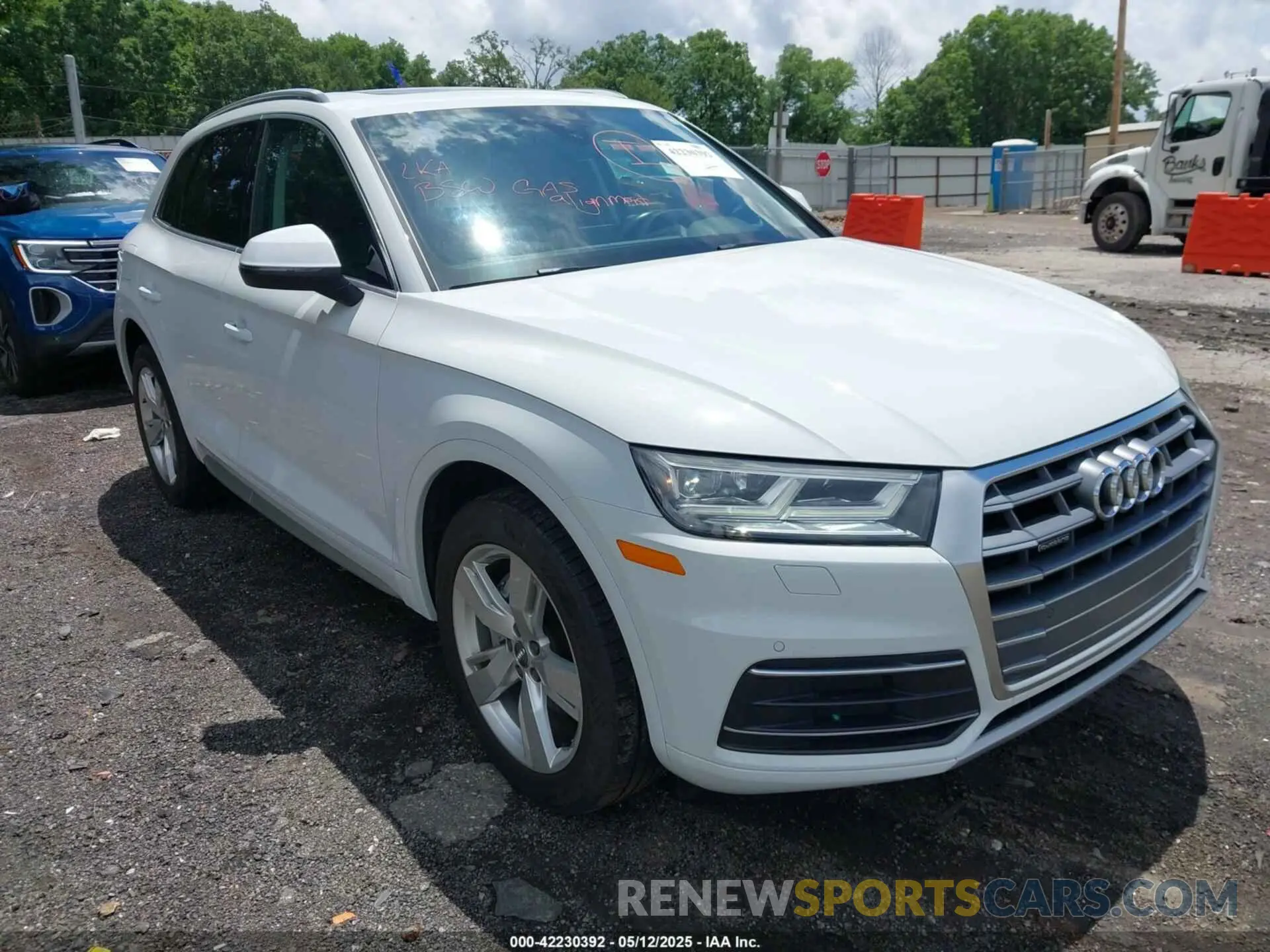 1 Photograph of a damaged car WA1BNAFY7K2056998 AUDI Q5 2019