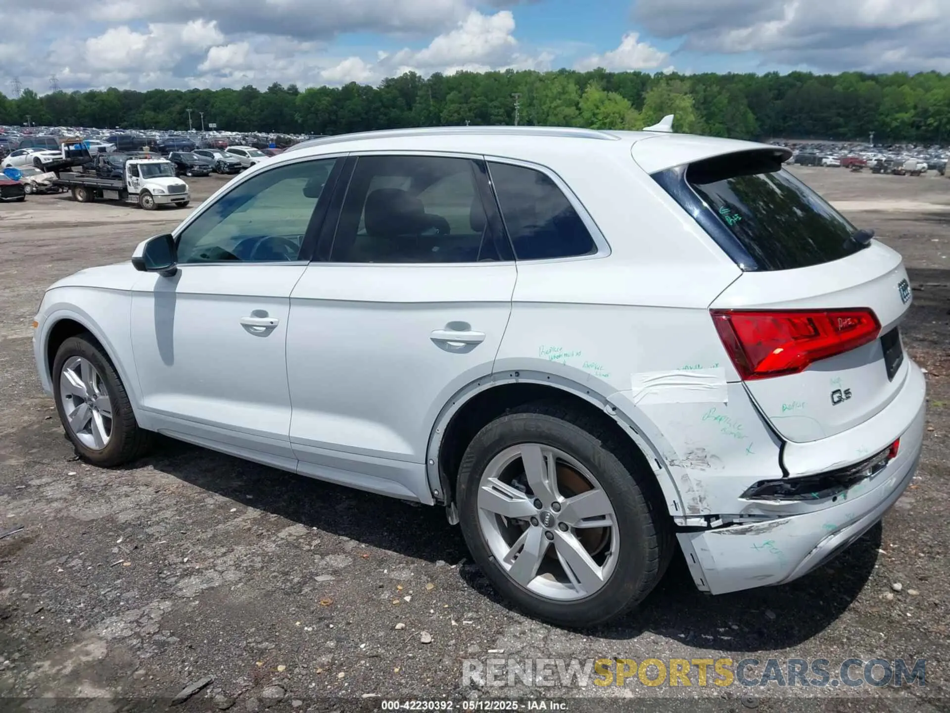 14 Photograph of a damaged car WA1BNAFY7K2056998 AUDI Q5 2019