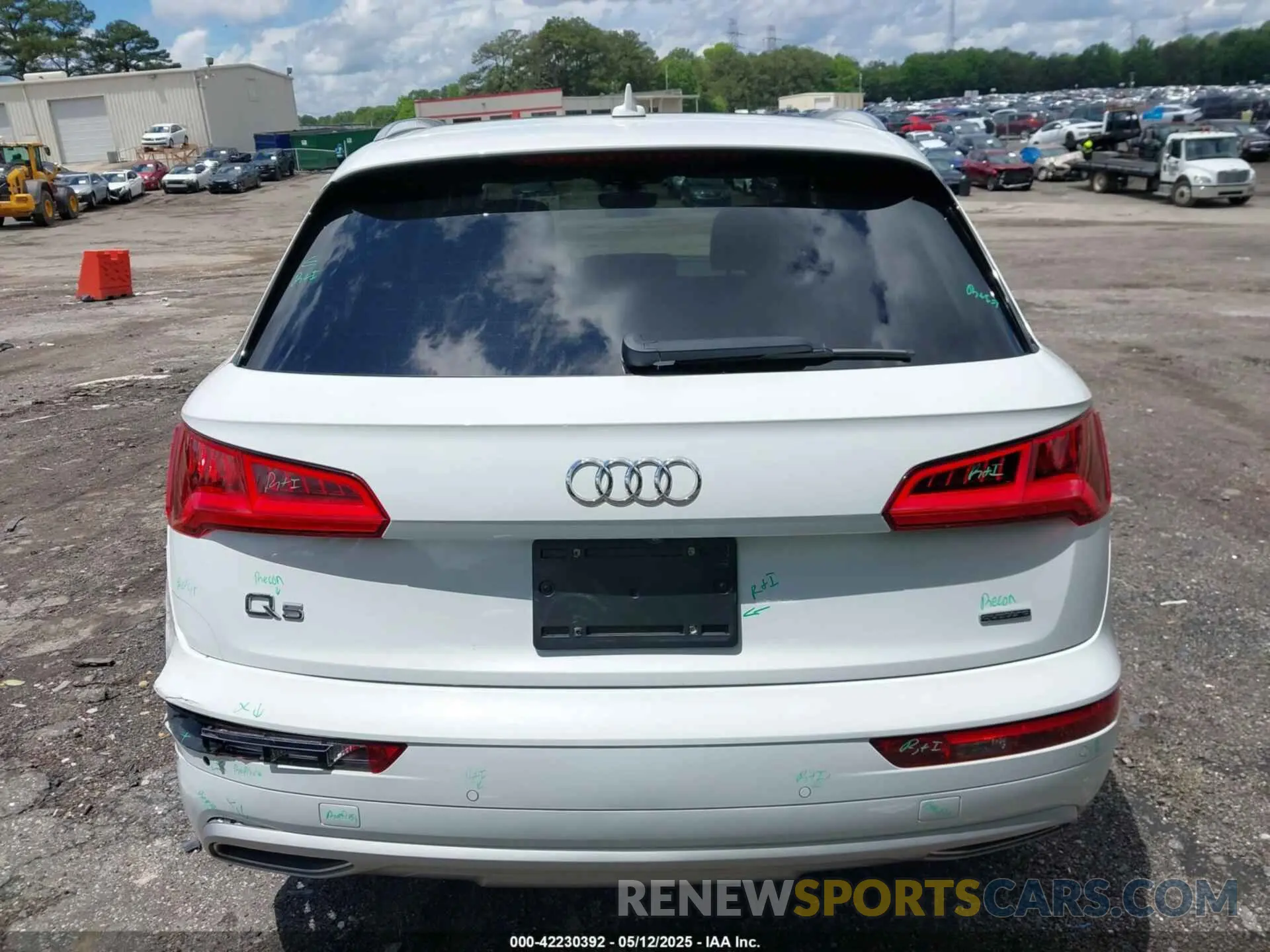 16 Photograph of a damaged car WA1BNAFY7K2056998 AUDI Q5 2019