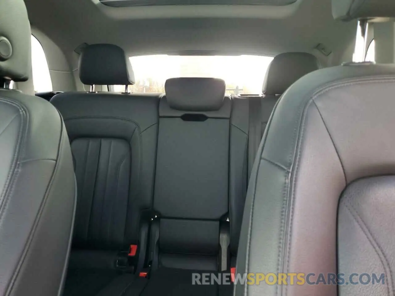 10 Photograph of a damaged car WA1BNAFY7K2073722 AUDI Q5 2019